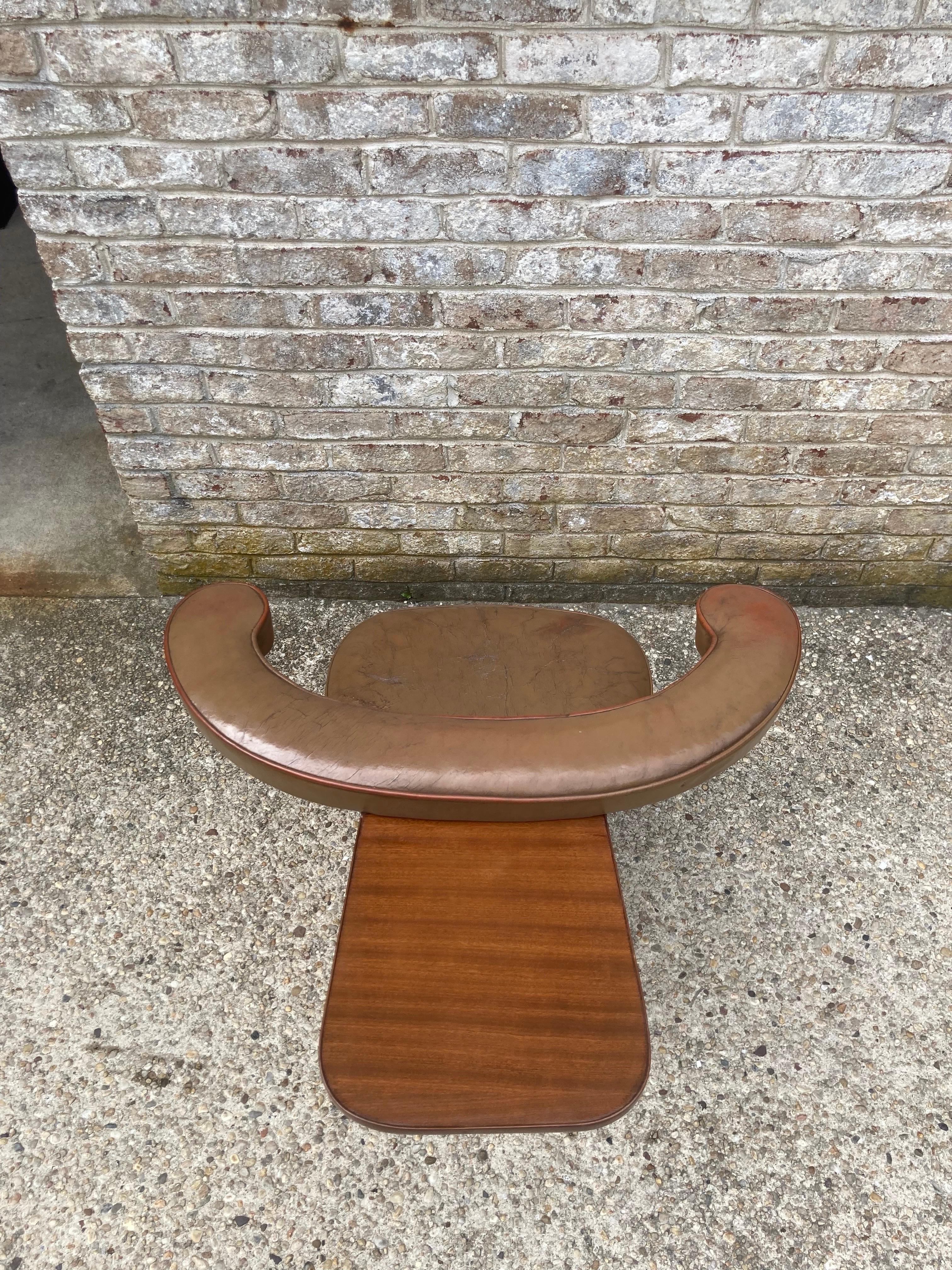 English Leather Cock Fighting Chair For Sale 5