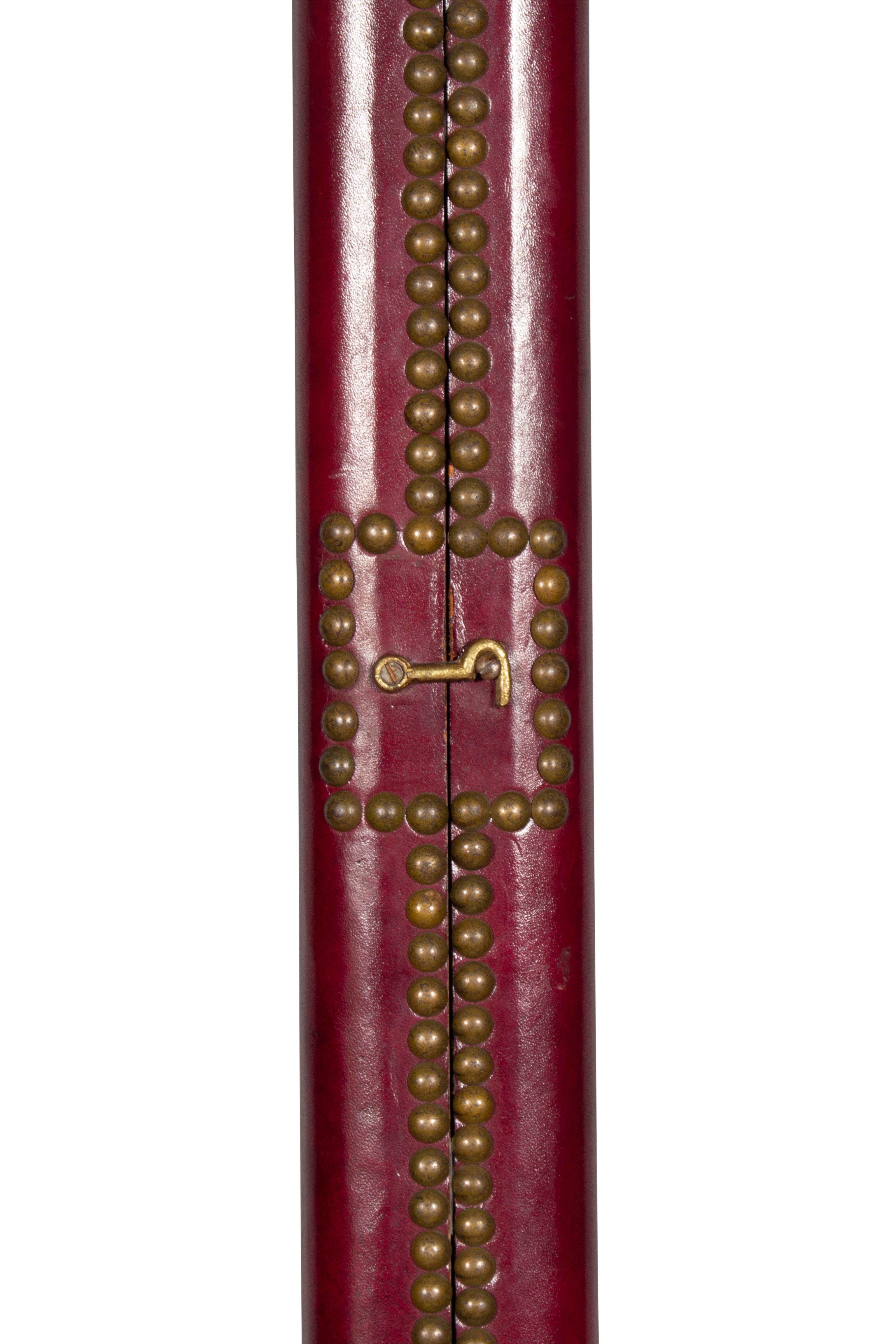 Anglais Échelle de bâton pliante en cuir anglais en vente