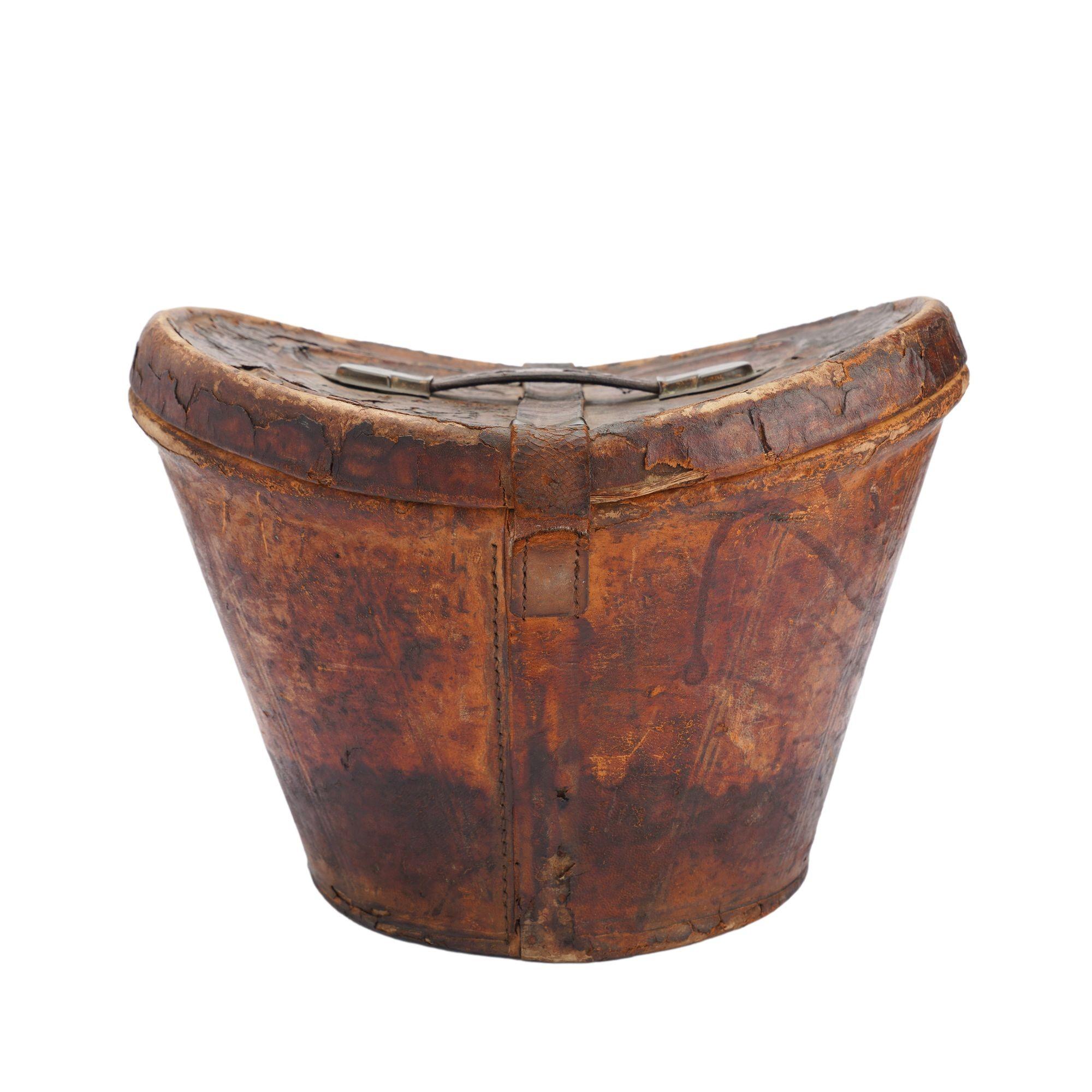 Metal English leather hat box for a man’s wide brim top hat, 1830-40 For Sale