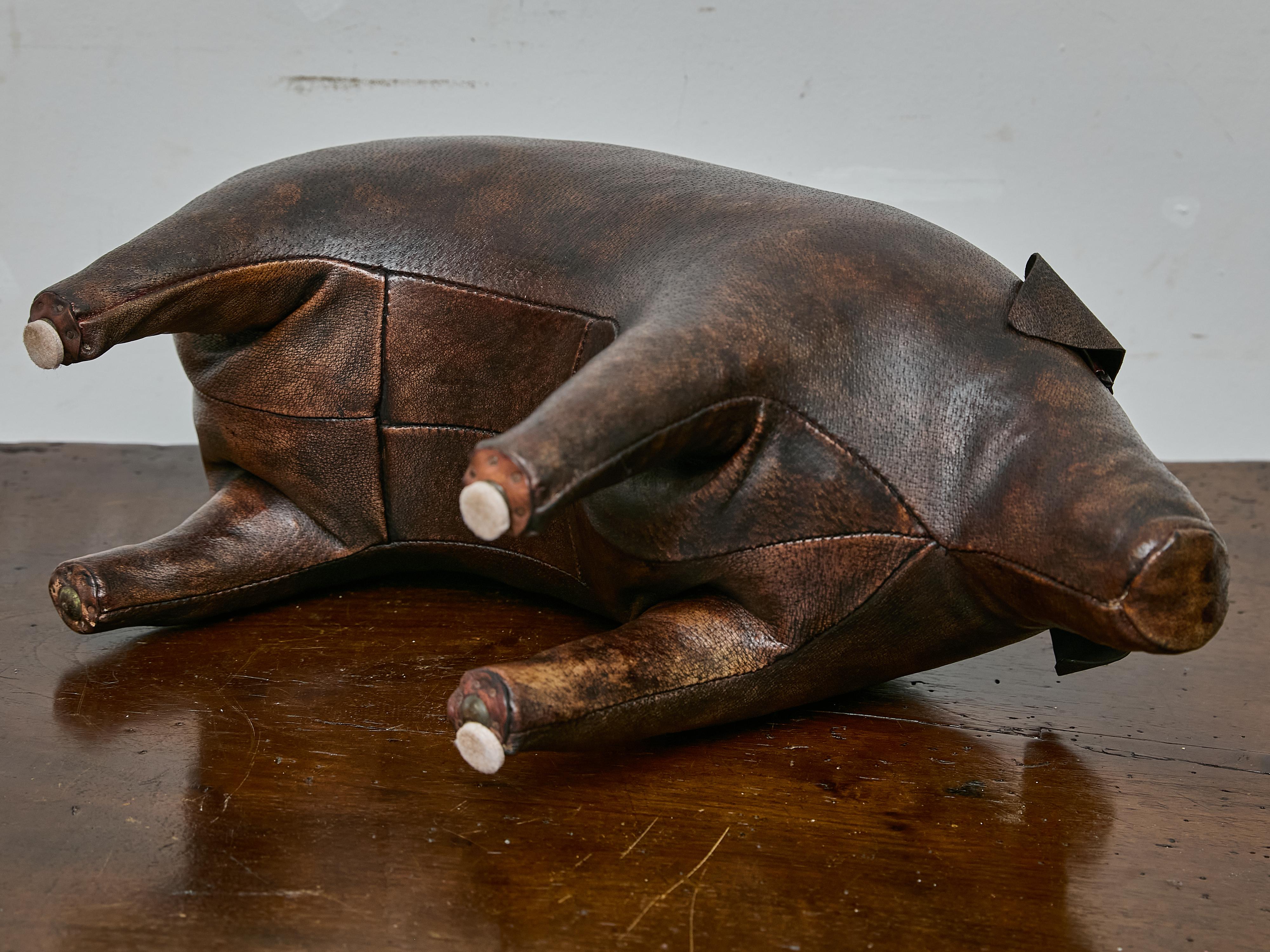 Englischer Leder-Schweinefußhocker mit skulpturaler Form, um 1950 im Angebot 3