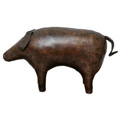 Englischer Leder-Schweinefußhocker mit skulpturaler Form, um 1950
