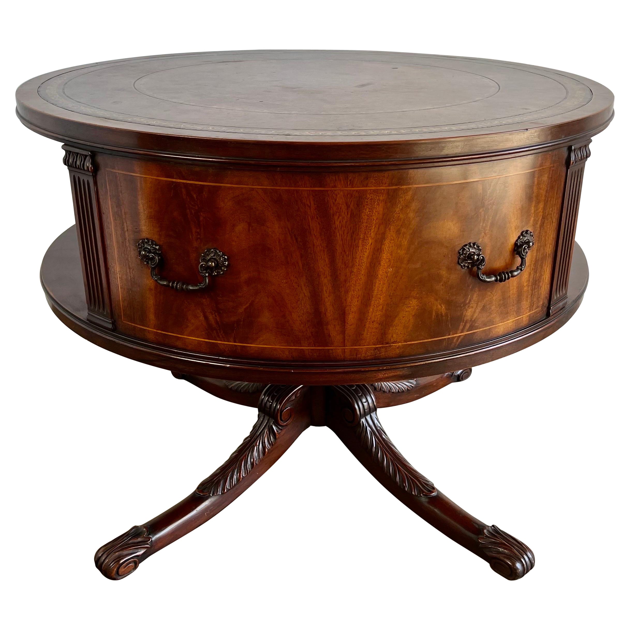 Table à tambour anglaise à dessus en cuir C.C. 1930