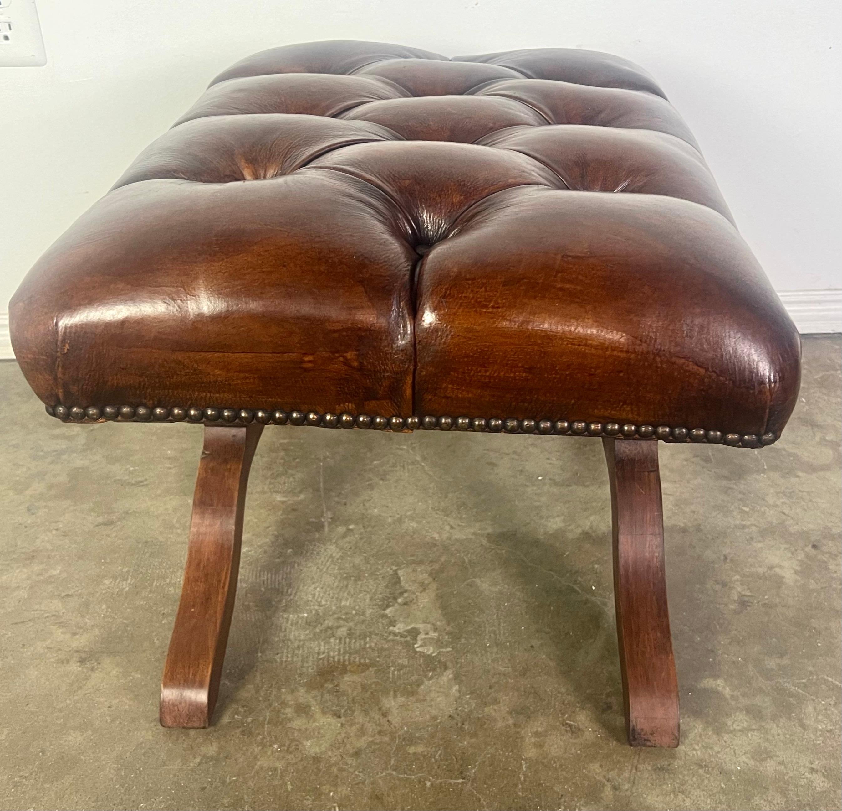 Regency Banc anglais touffeté de cuir, vers 1940 en vente