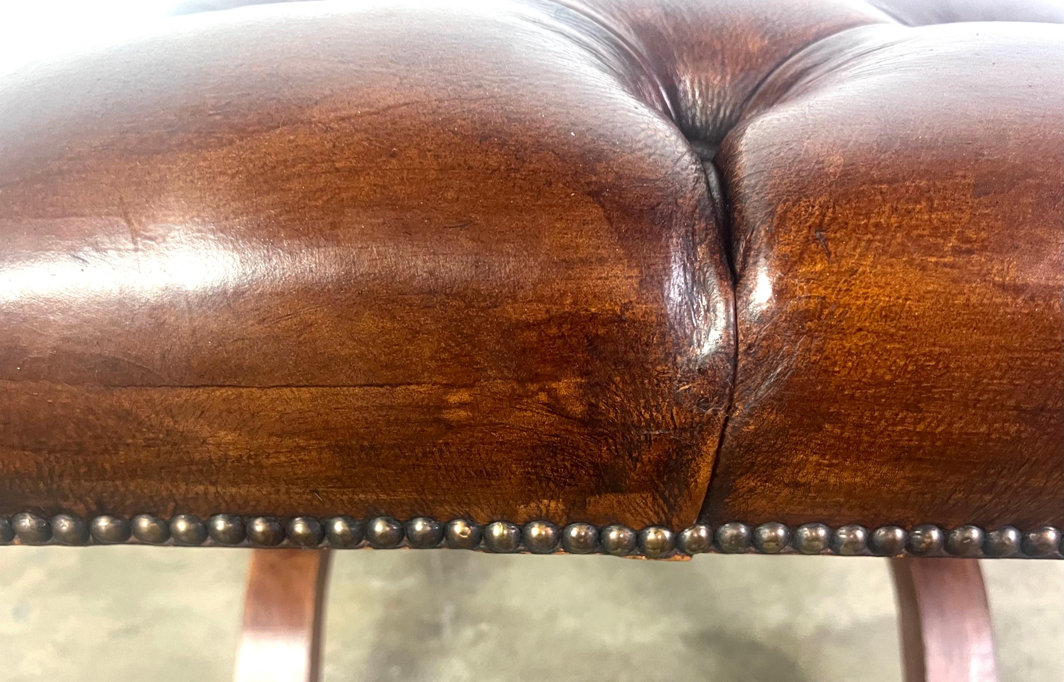 Cuir Banc anglais touffeté de cuir, vers 1940 en vente