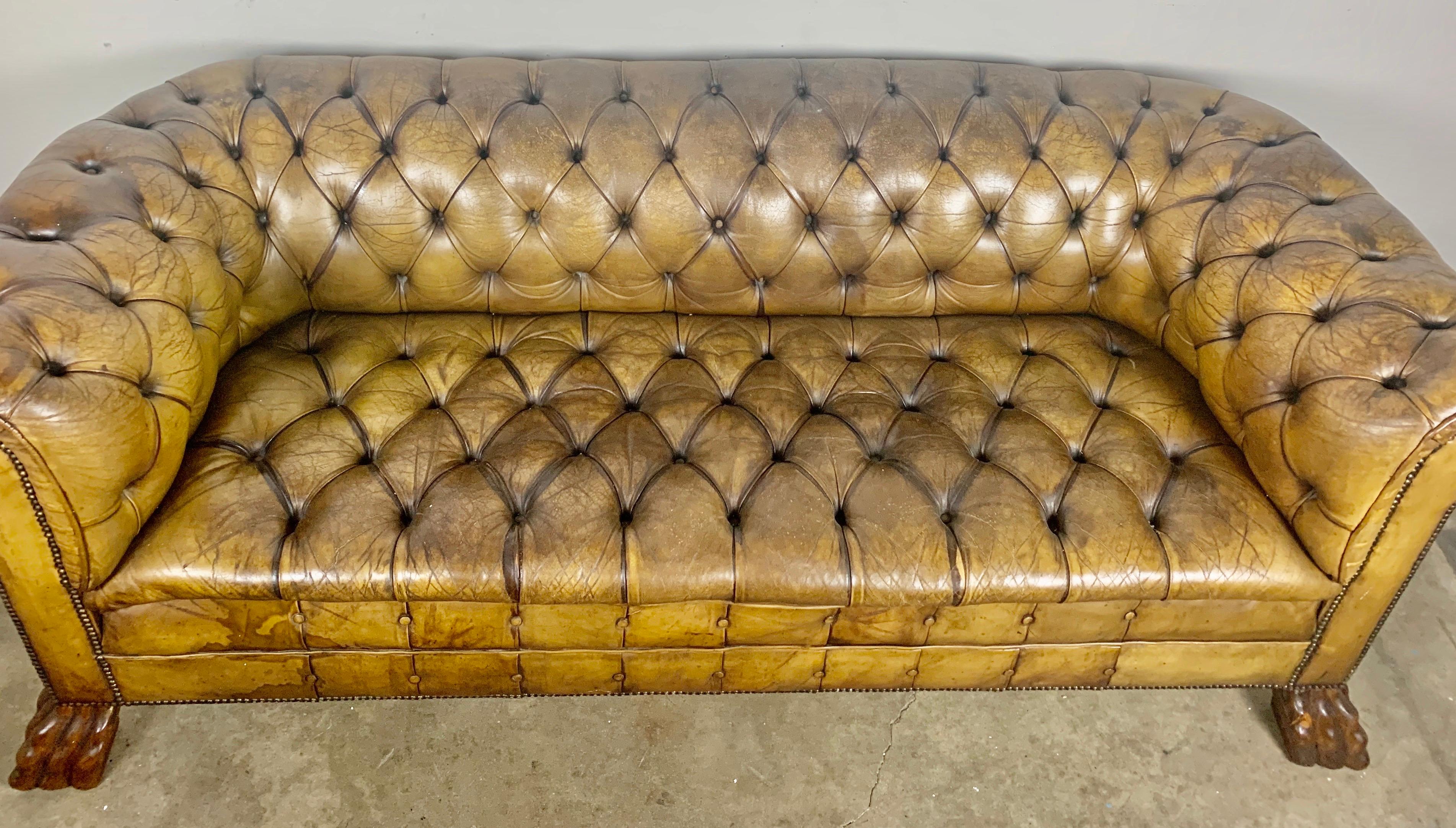 Early 20th Century English Leather Tufted Chesterfield Sofa, circa 1900s
