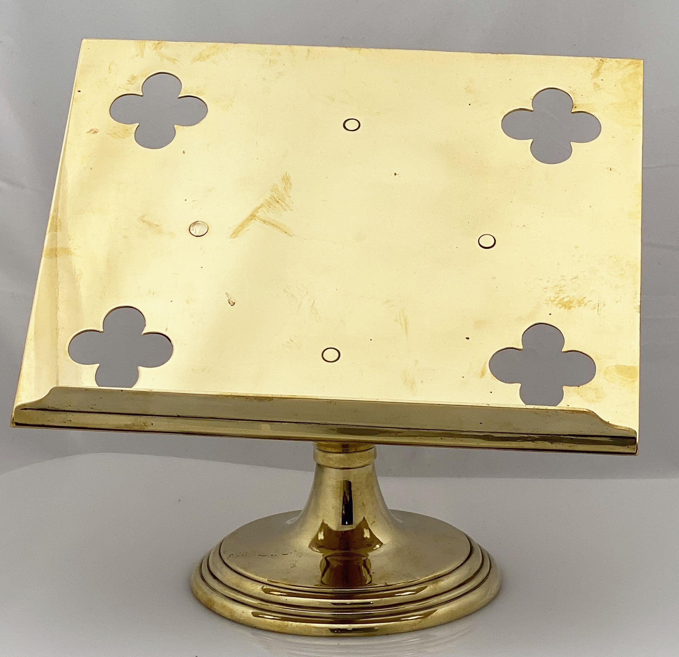  English Lectern or Book Stand of Brass For Sale 6