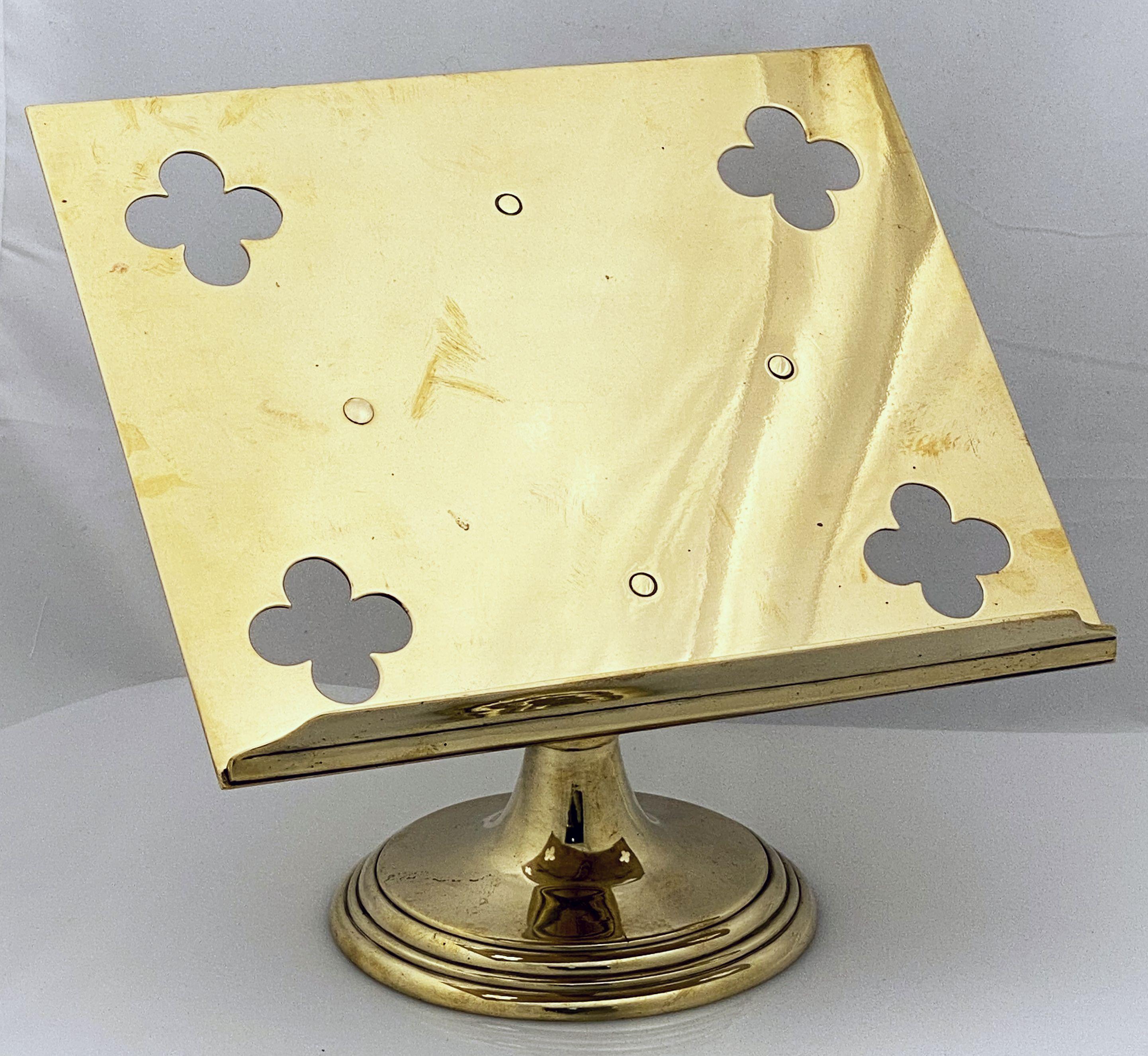  English Lectern or Book Stand of Brass For Sale 3