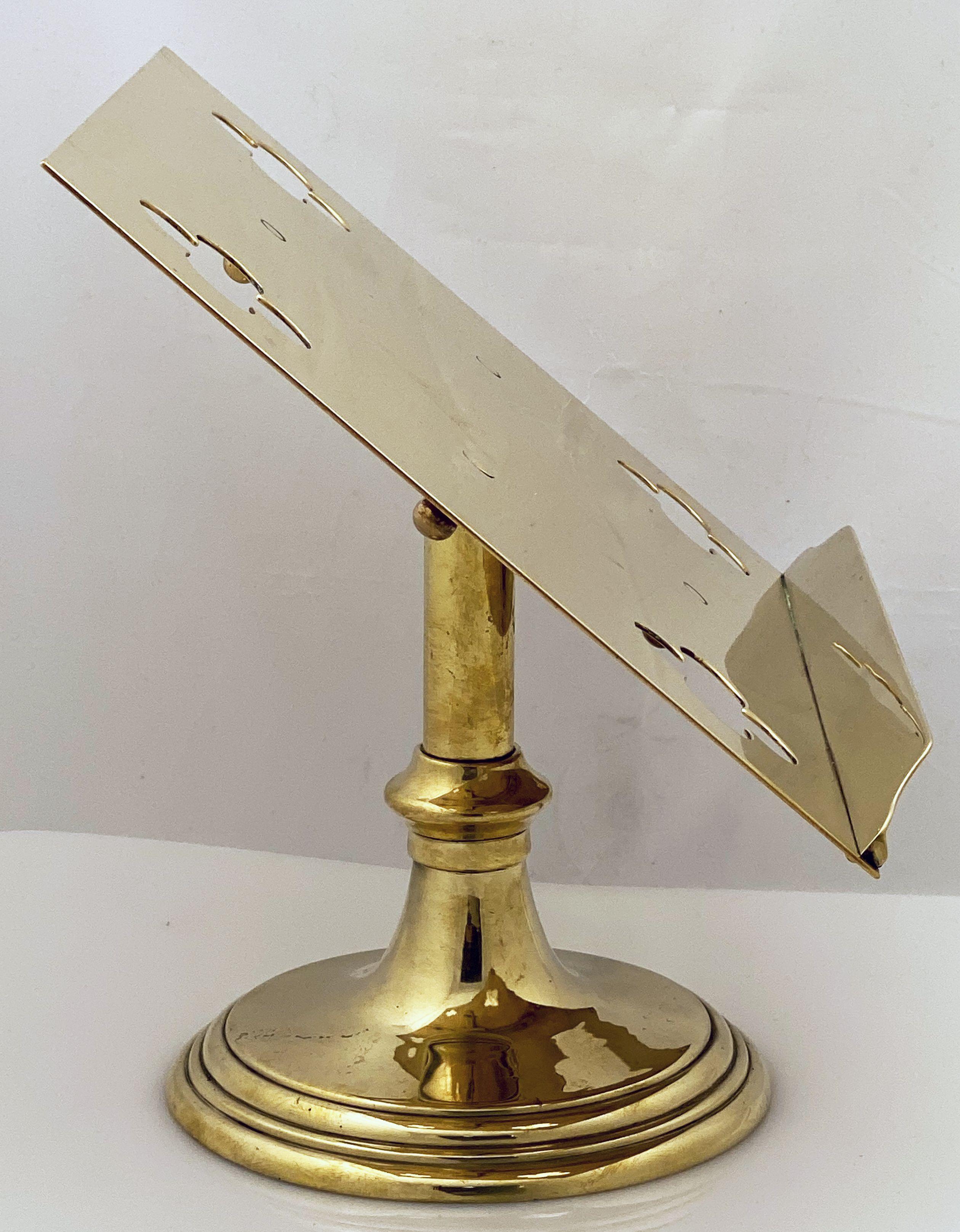 English Lectern or Book Stand of Brass For Sale 4