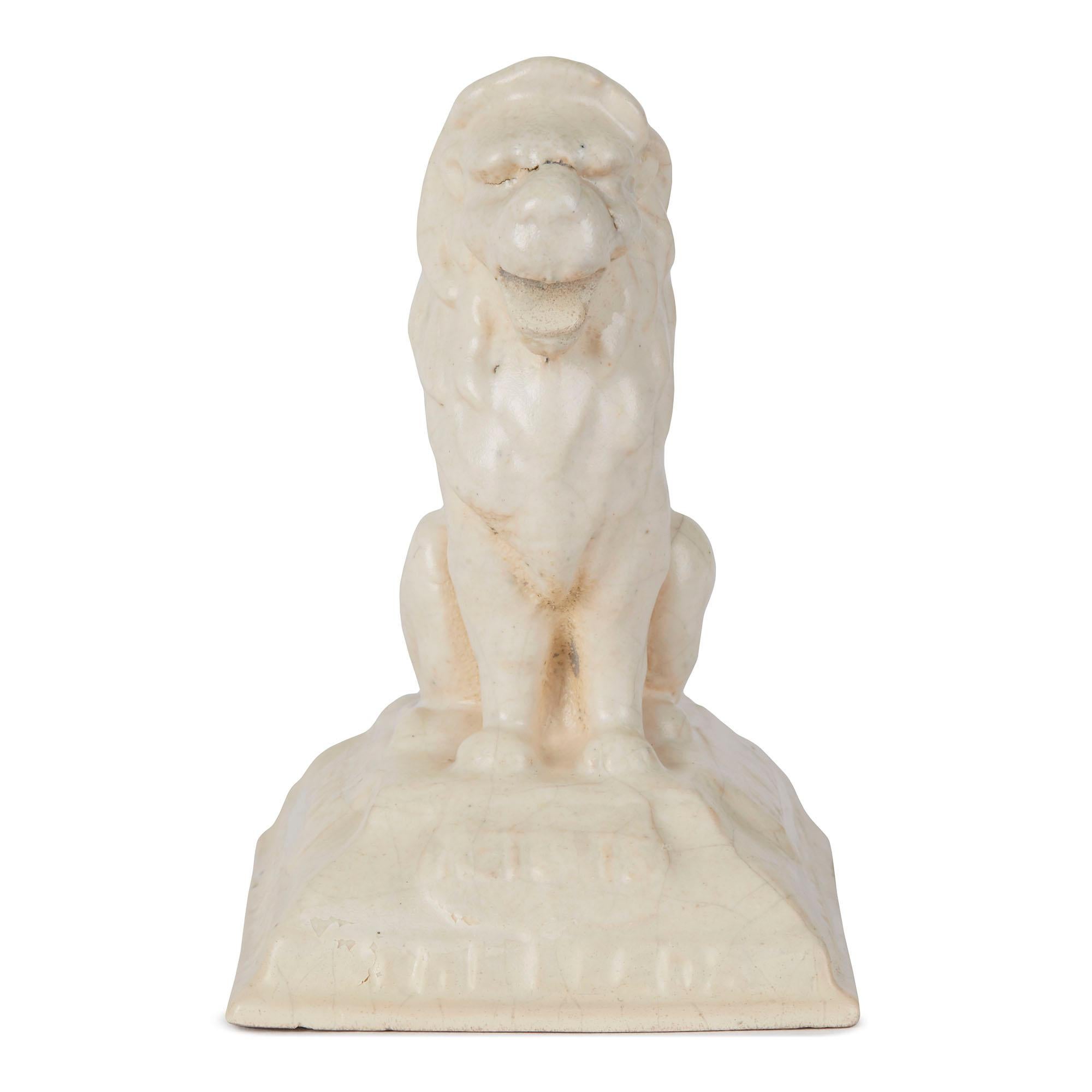 English Leeds Fireclay Company Advertising Lion Paperweight, circa 1904 In Good Condition For Sale In Bishop's Stortford, Hertfordshire