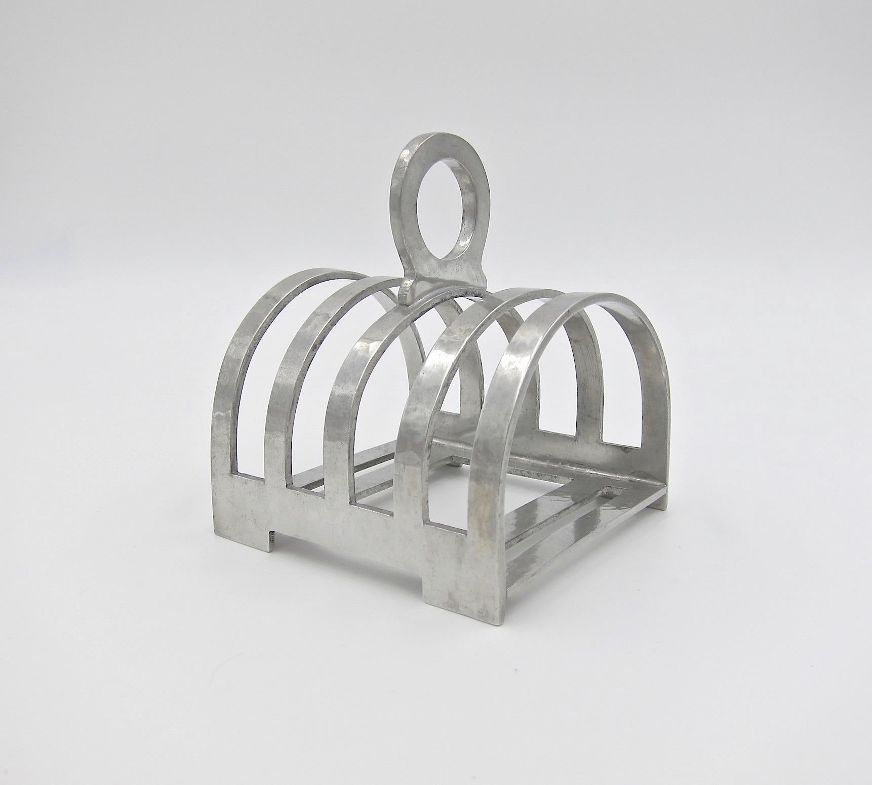Englisch Liberty & Co Tudric Zinn Toast Rack:: um 1914 (Arts and Crafts)