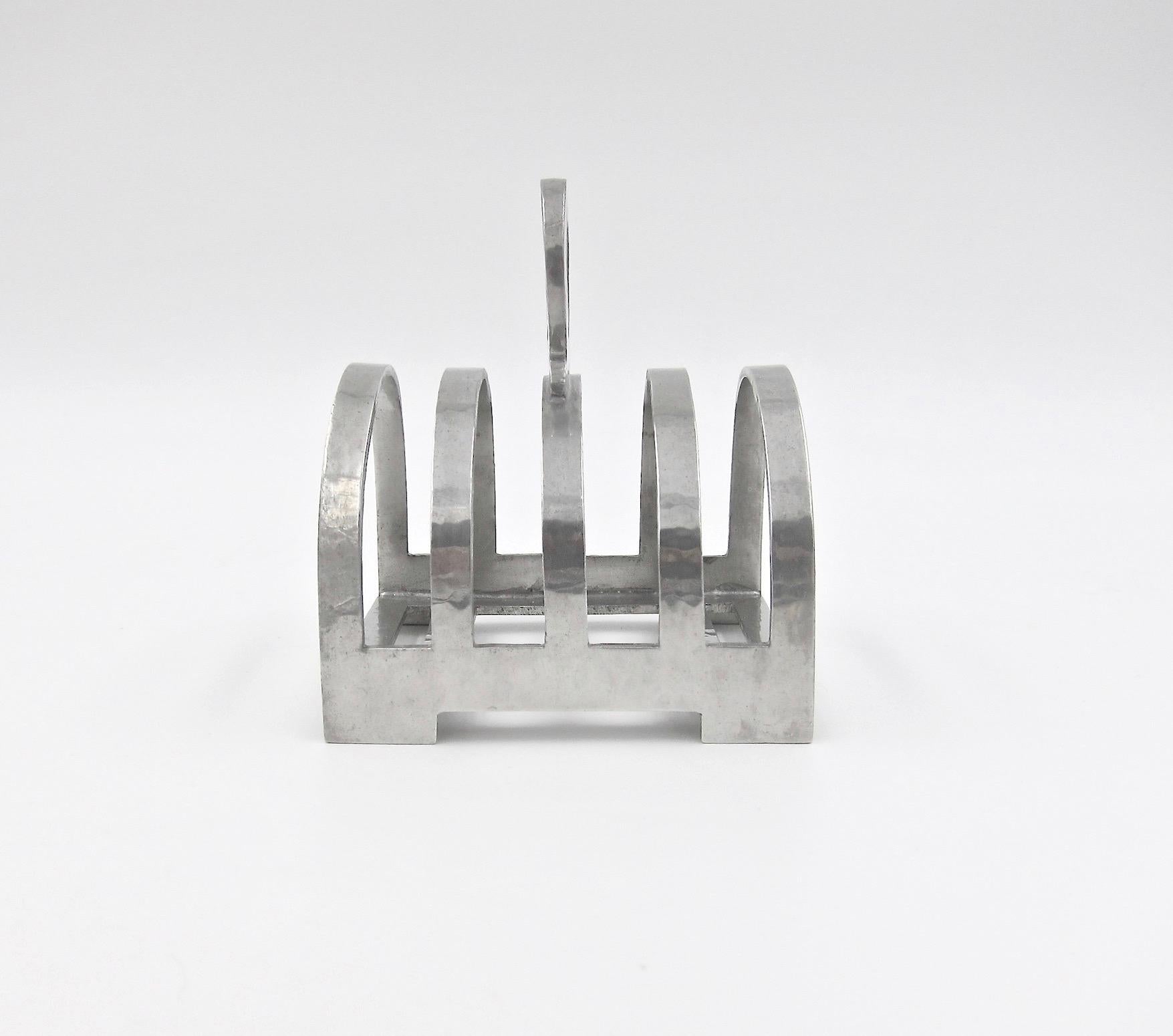 Englisch Liberty & Co Tudric Zinn Toast Rack:: um 1914 (Britisch)