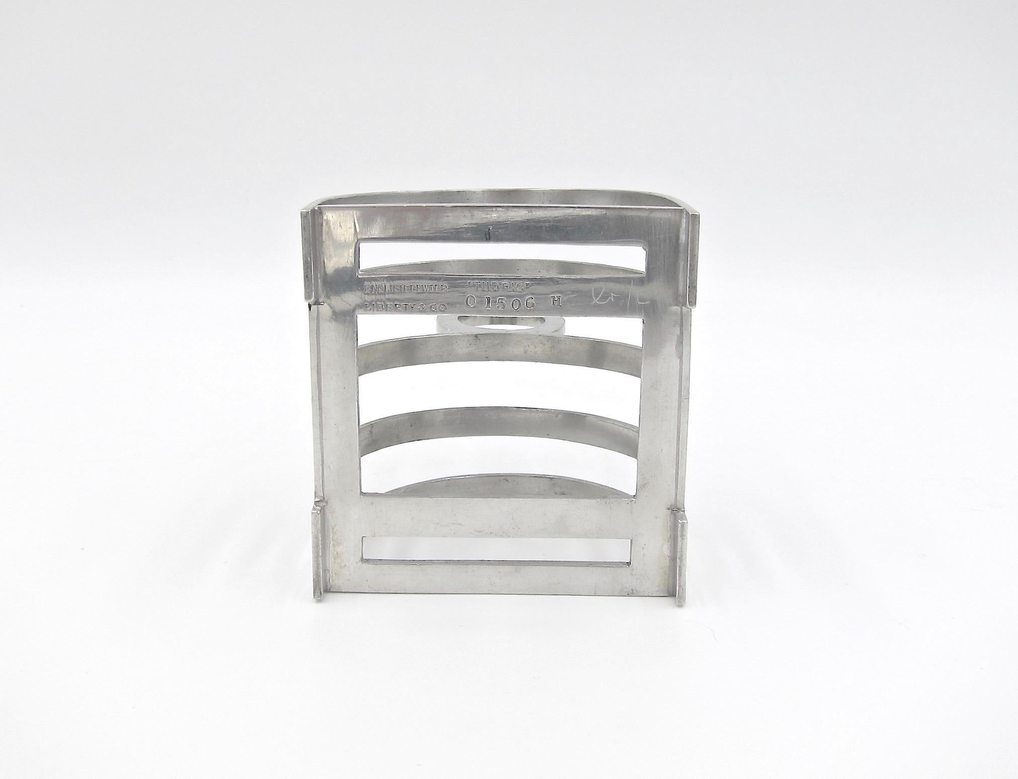 Englisch Liberty & Co Tudric Zinn Toast Rack:: um 1914 (20. Jahrhundert)