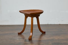 Englische Liberty & Co. Thebes Hocker aus Nussbaum mit Dreibeinfuß, Jahrhundertwende