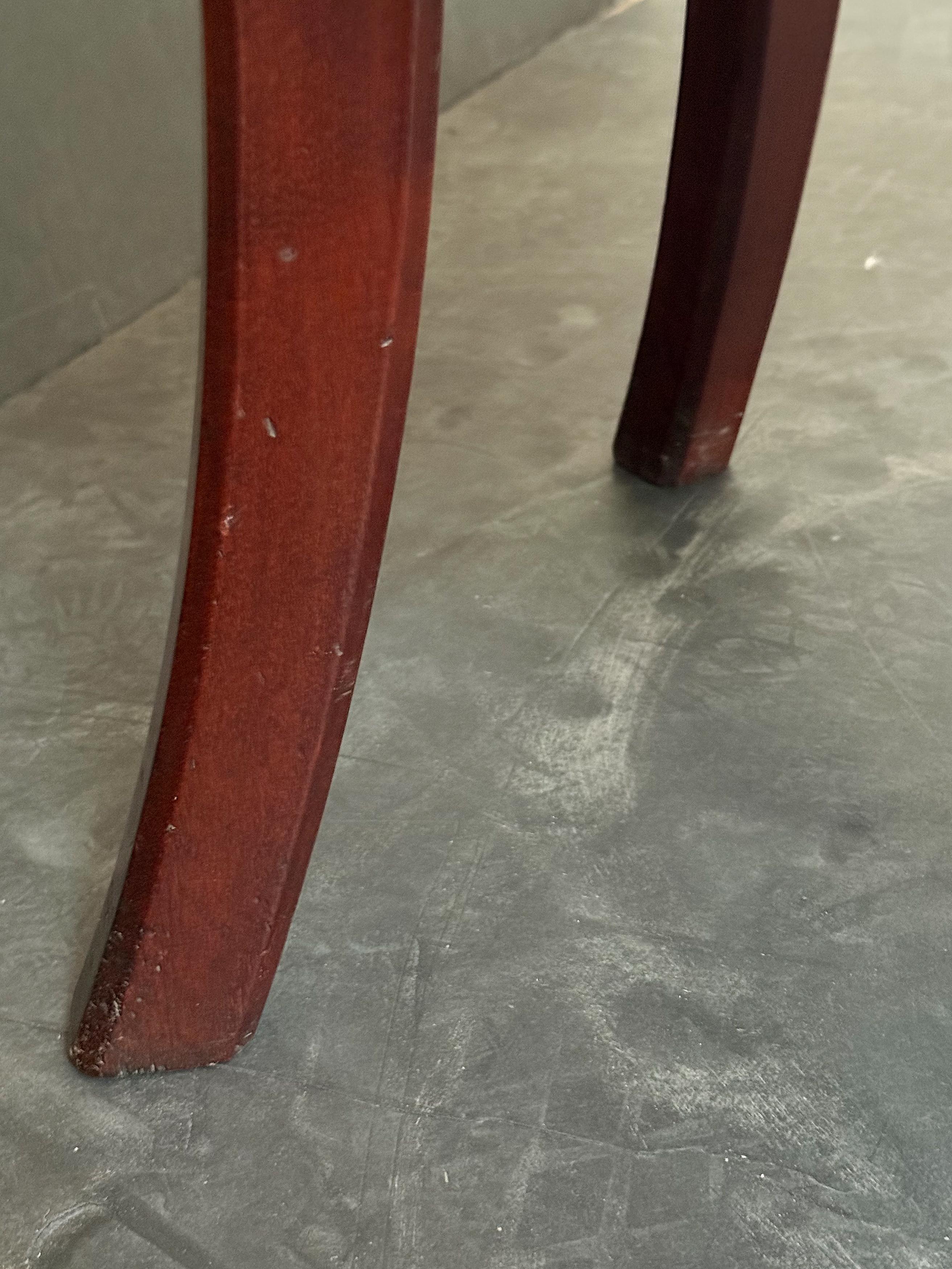 Fauteuil de bibliothèque anglais en cuir et acajou de style géorgien en vente 6