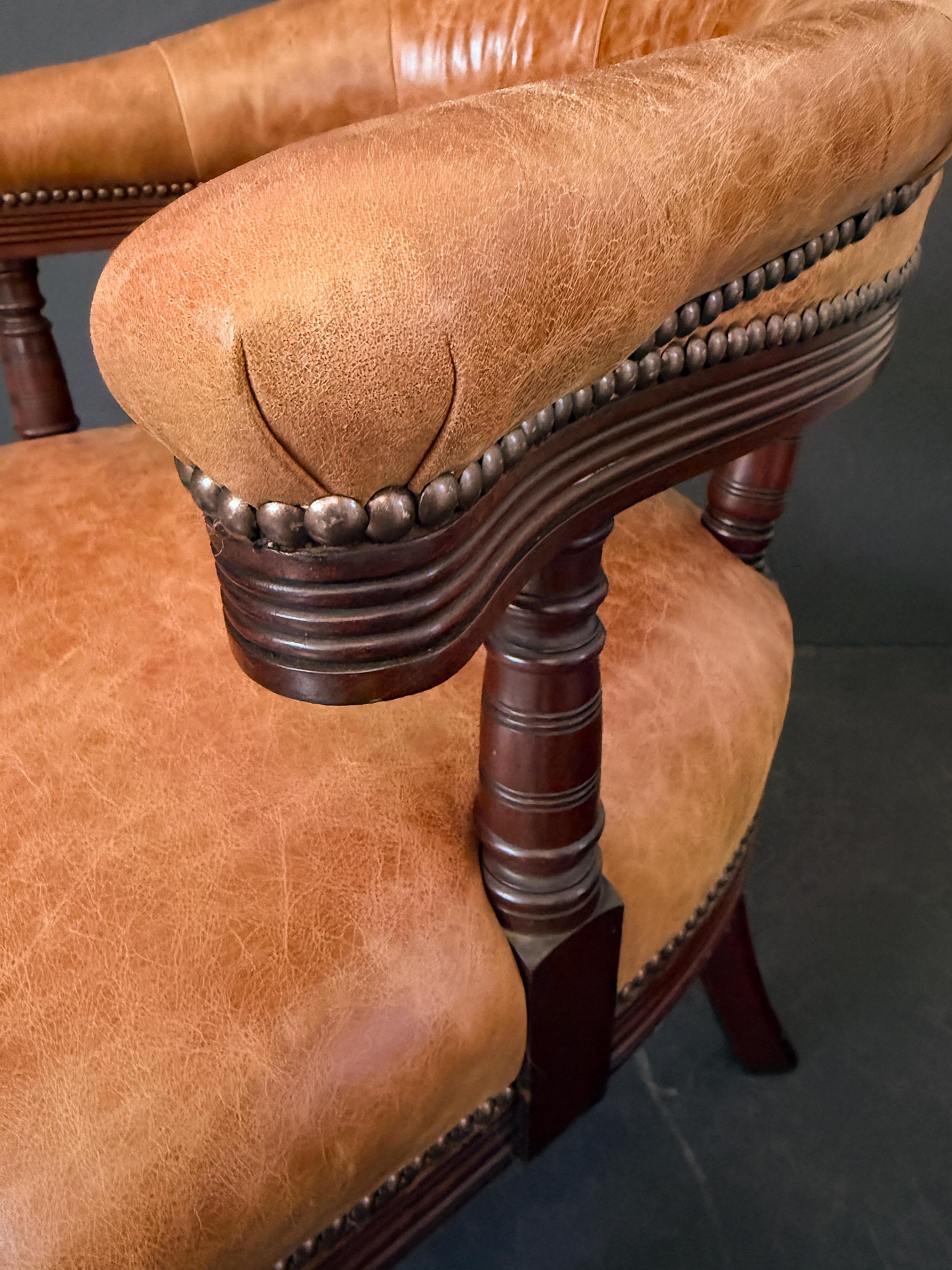 Fauteuil de bibliothèque anglais en cuir et acajou de style géorgien Bon état - En vente à Austin, TX