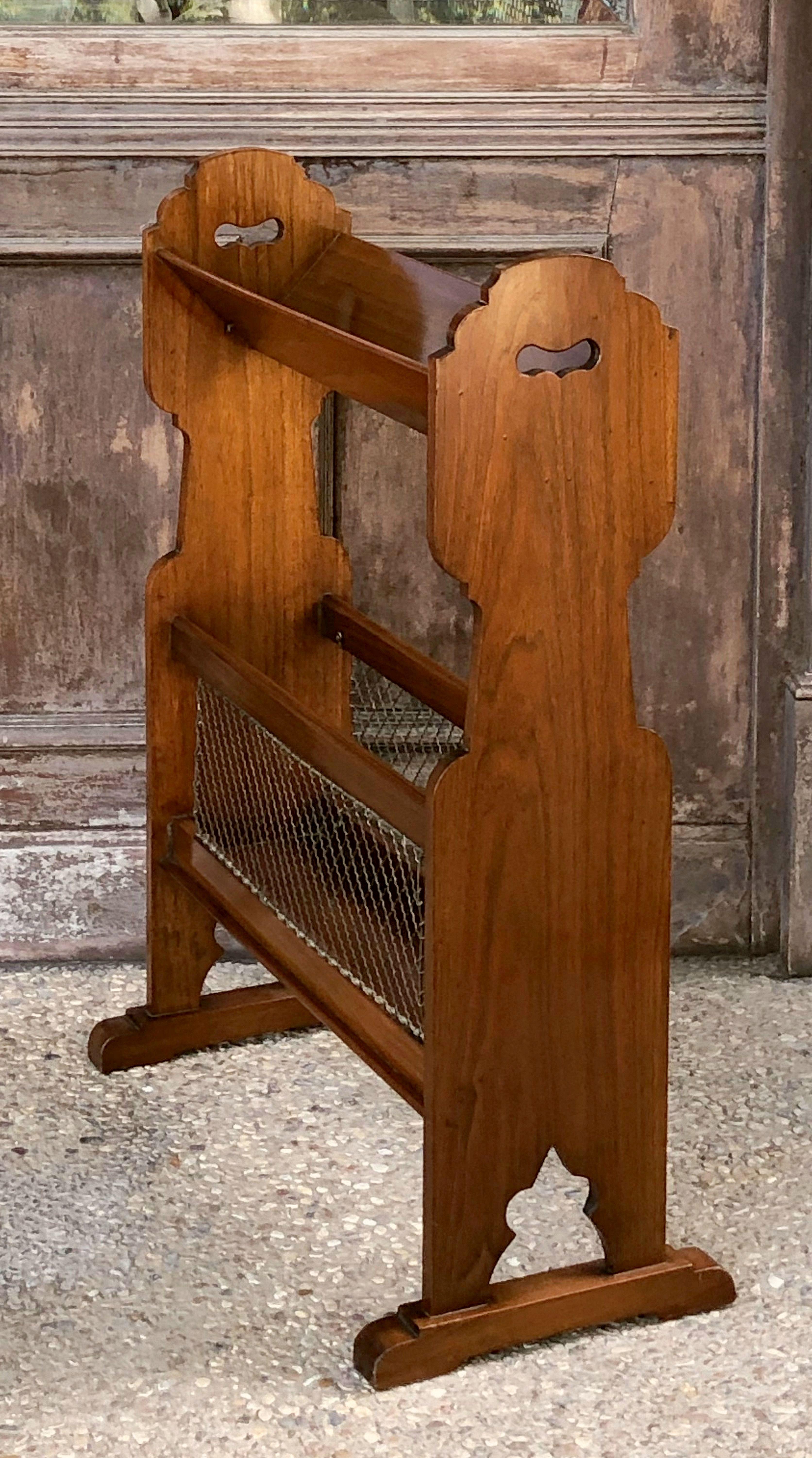 English Library Bookstand of Walnut from the Edwardian Era For Sale 4