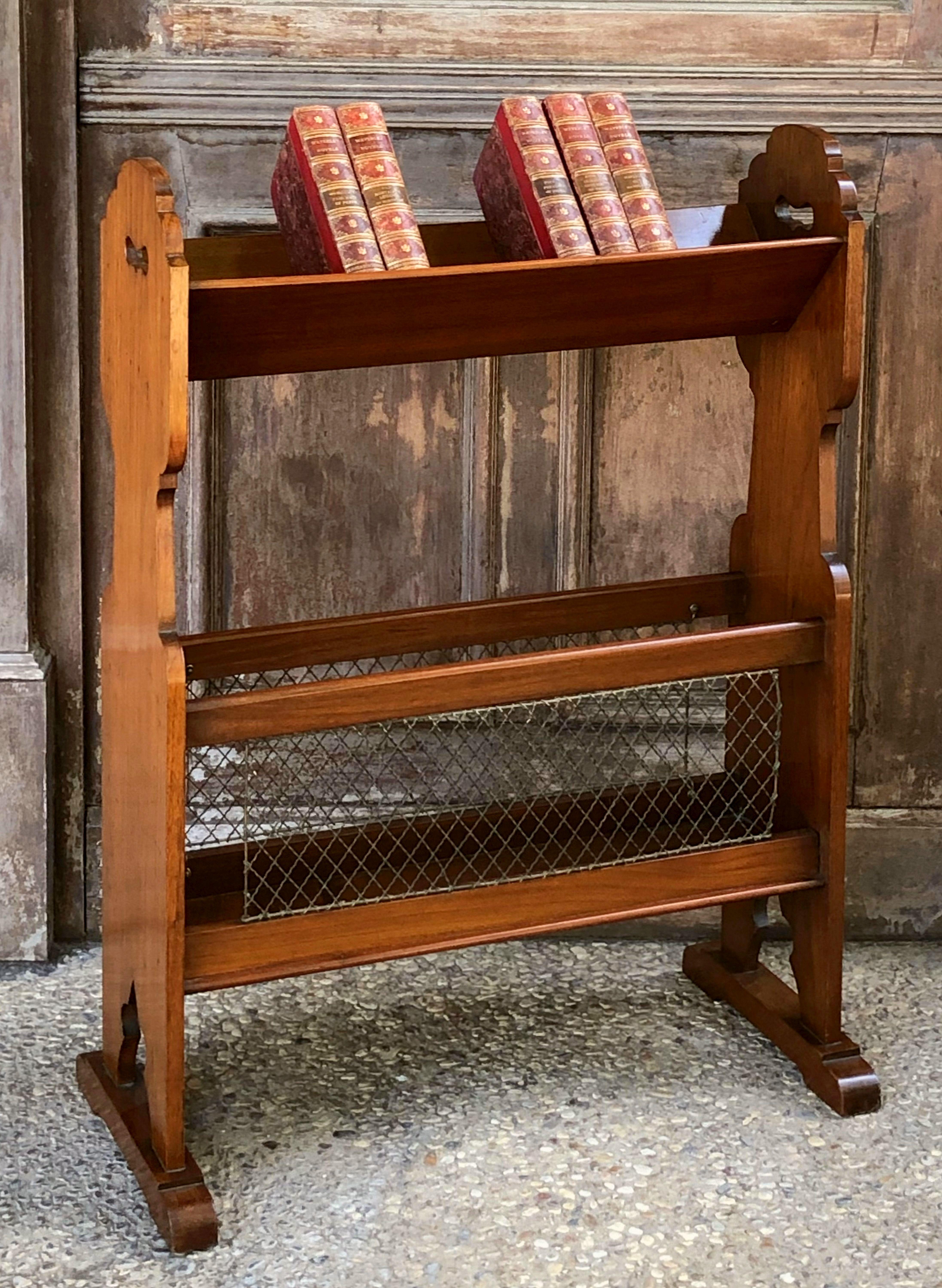 20th Century English Library Bookstand of Walnut from the Edwardian Era For Sale