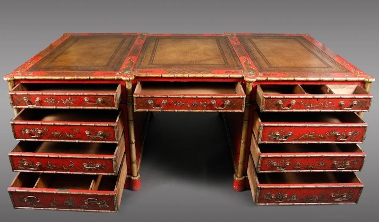 Early 20th Century English Library Pedestal Partners Desk with Chinoiserie Decoration, circa 1900