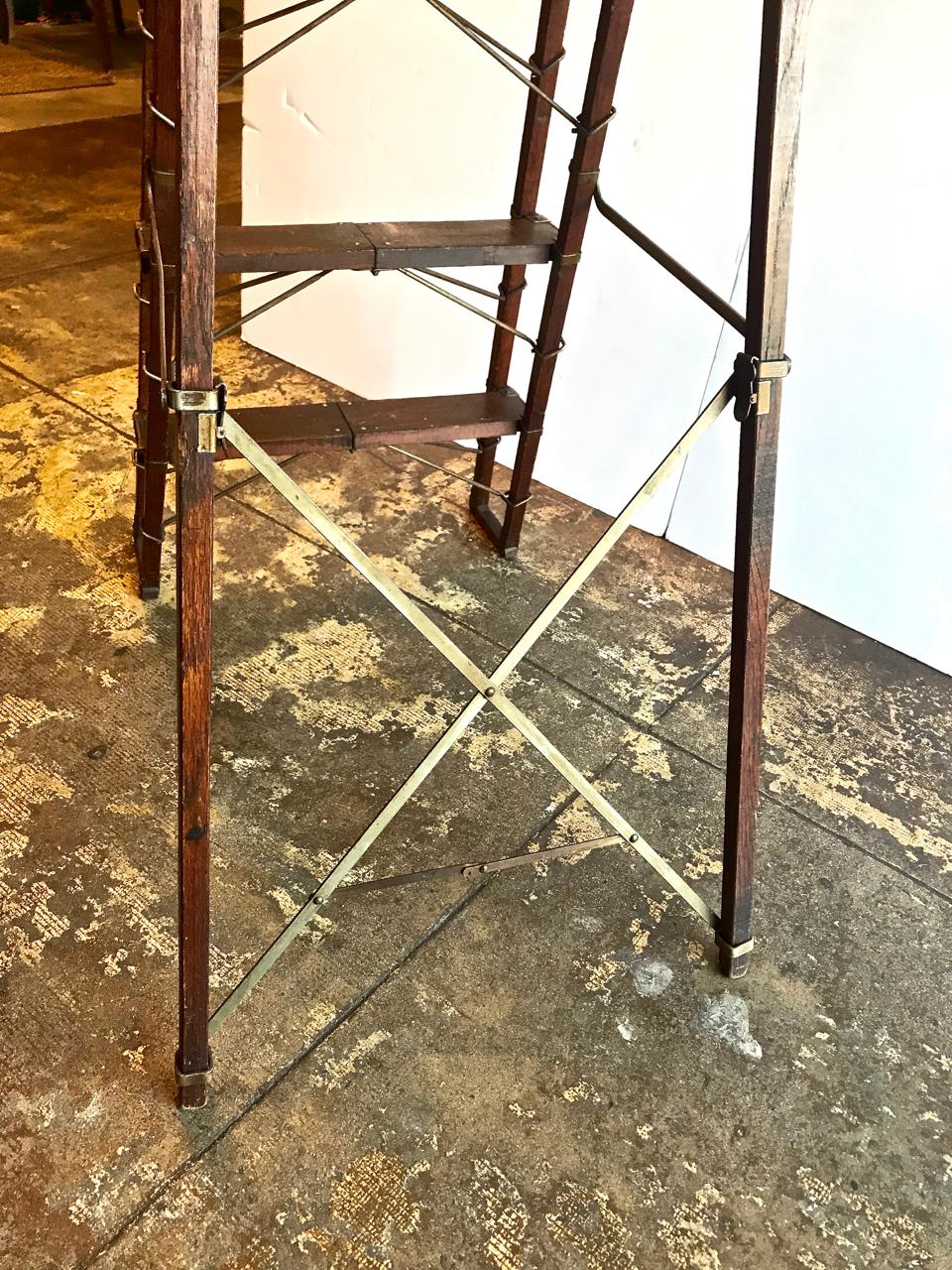 English Library Steps or Ladder In Good Condition In Pasadena, CA