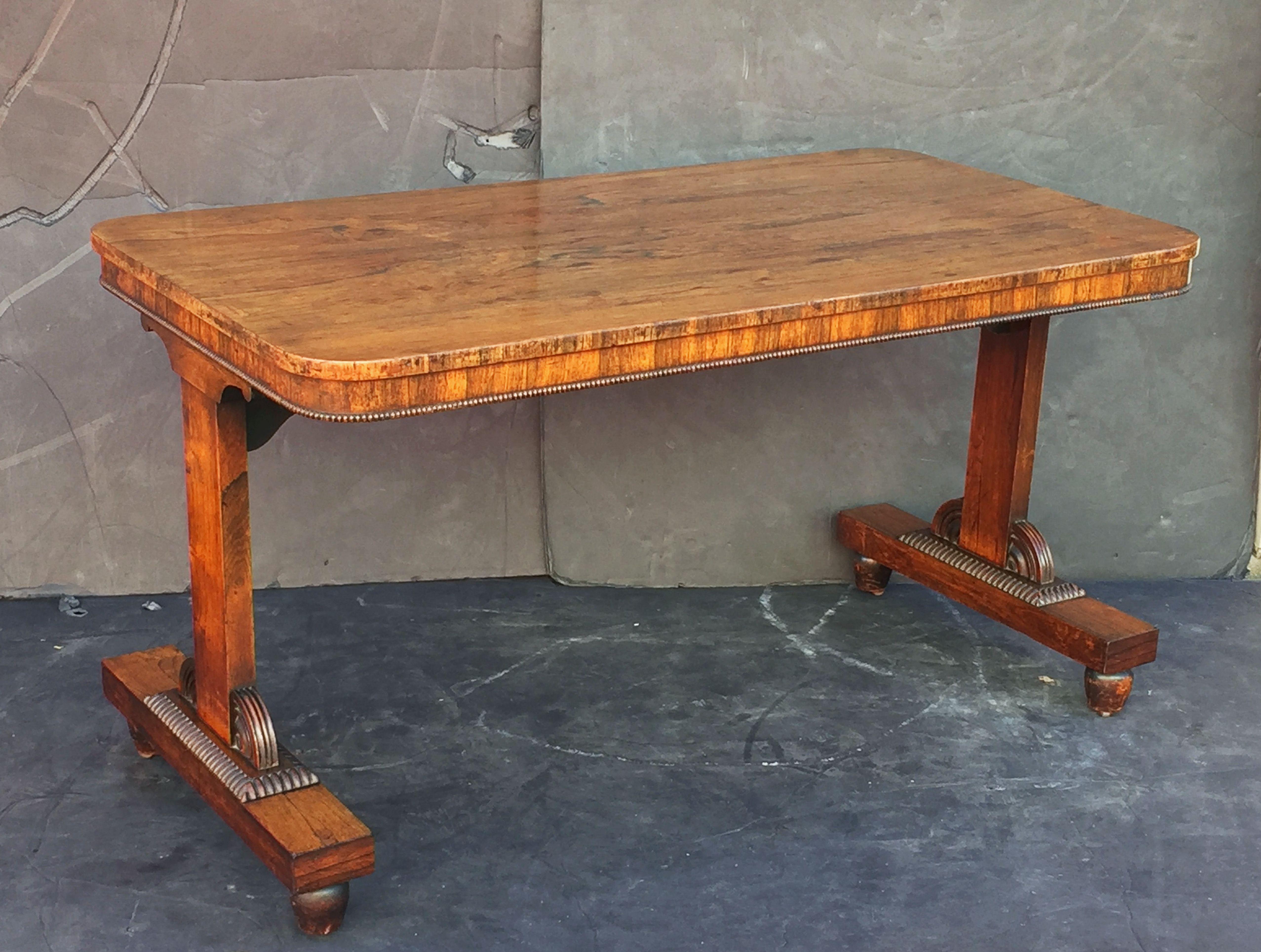 English Library Table of Rosewood from the Regency Era In Excellent Condition In Austin, TX