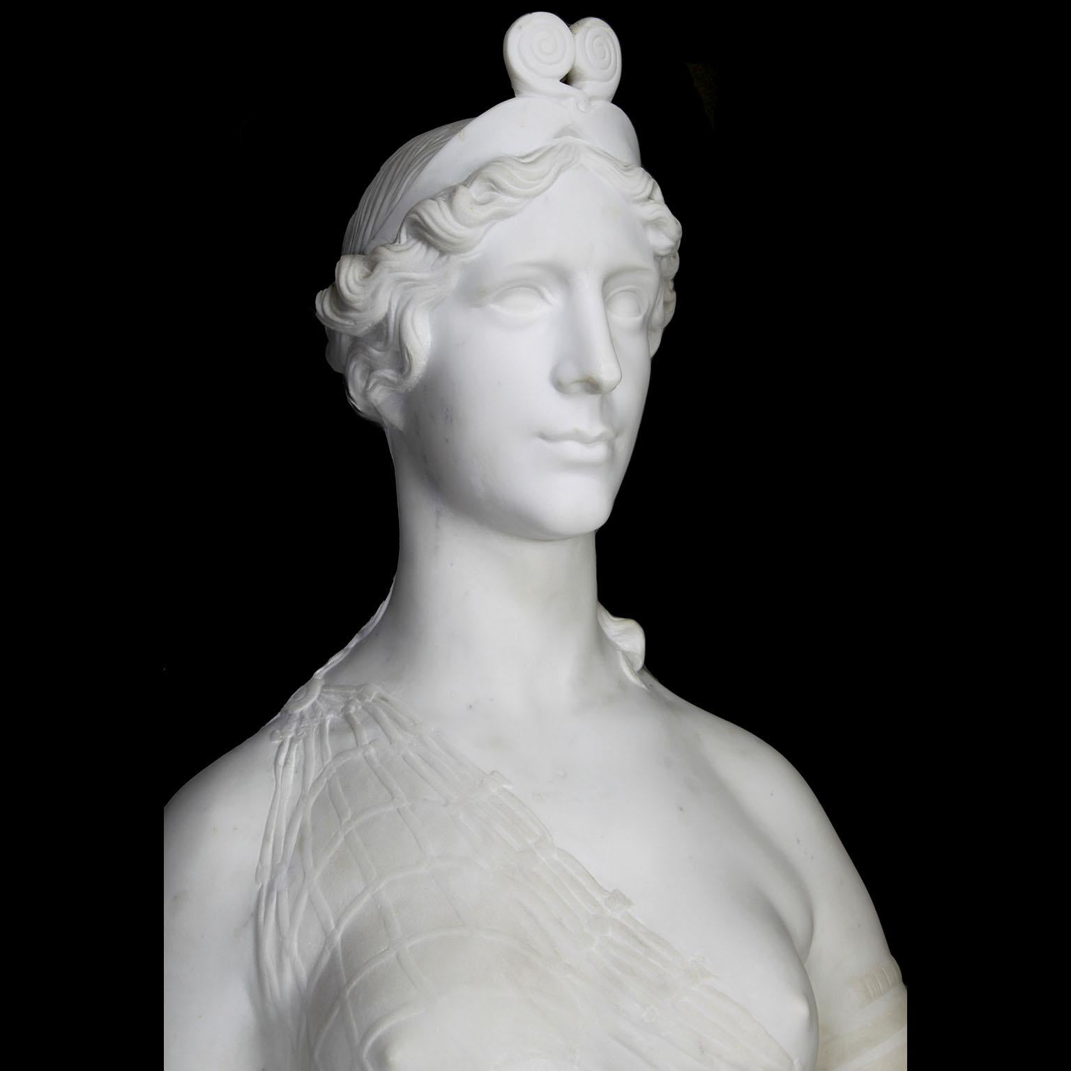Intagliato a mano Fanciulla nuda in marmo bianco a grandezza naturale in stile neoclassico revival inglese con cane in vendita