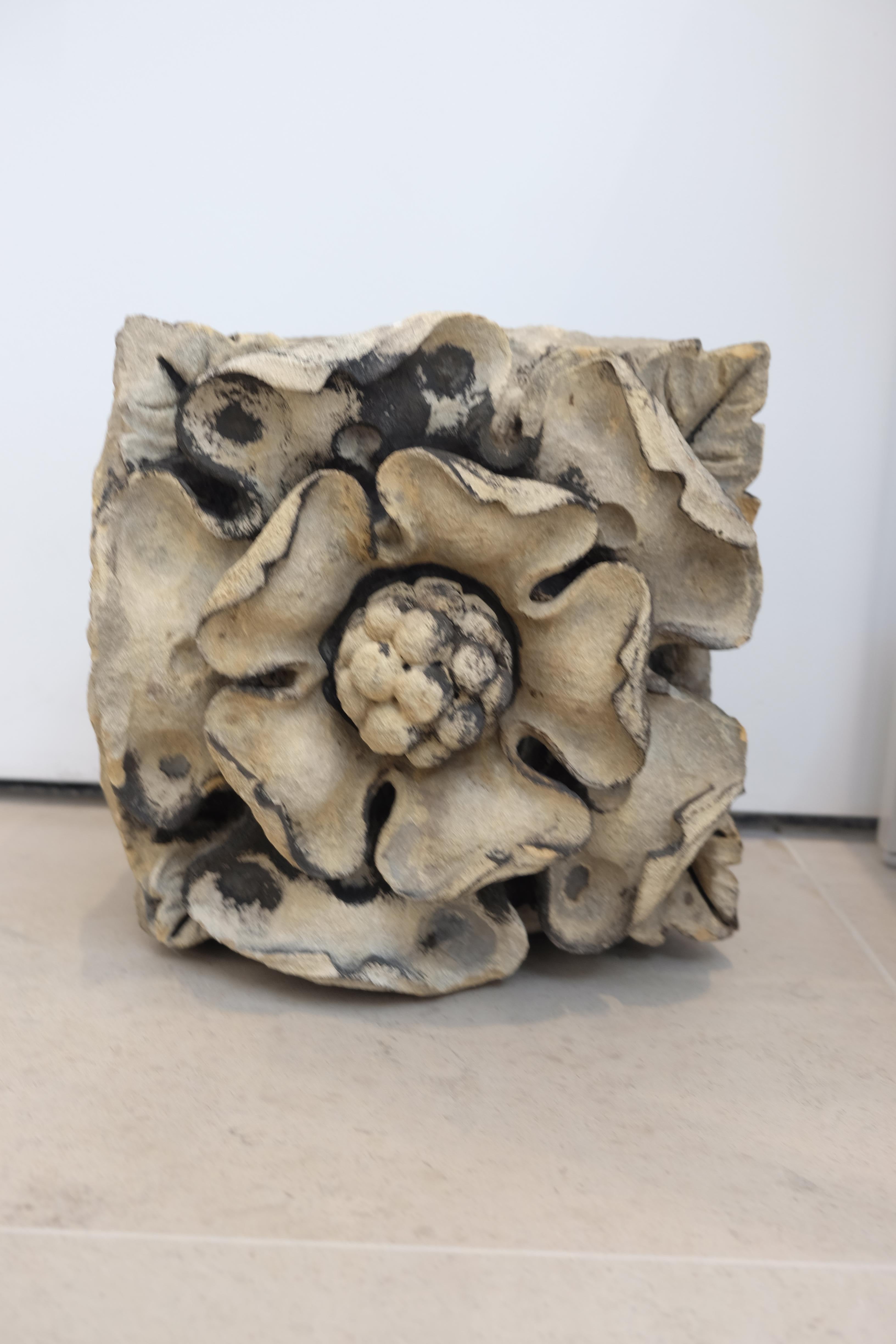 An English limestone architectural element depicting a Tudor rose. One of the most distinctive flowers in England, used as the country’s plant emblem since the Tudor Era. A heraldic emblem representing the merging of two warring houses and the end