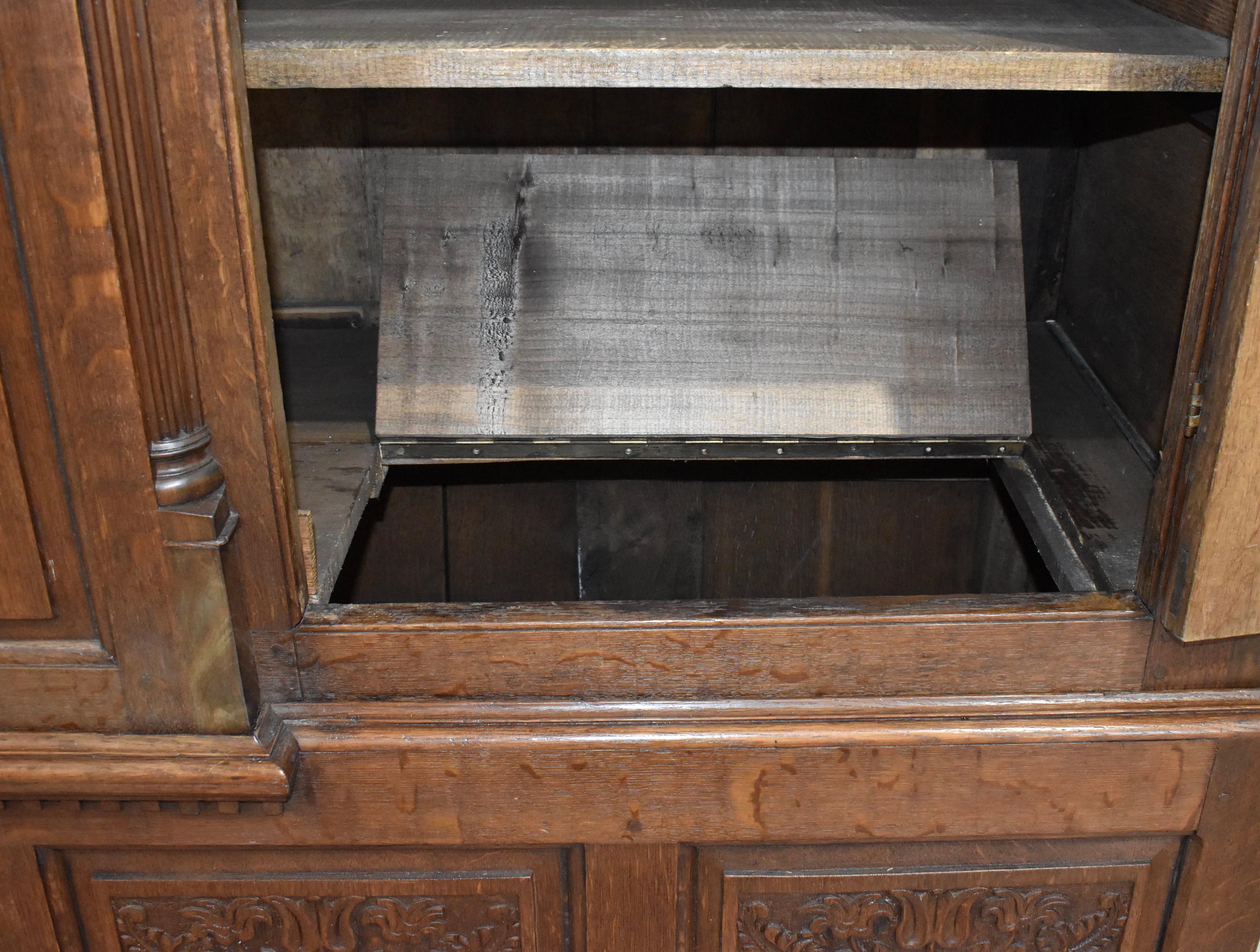 English Linen Press Cabinet, circa 1890 For Sale 3