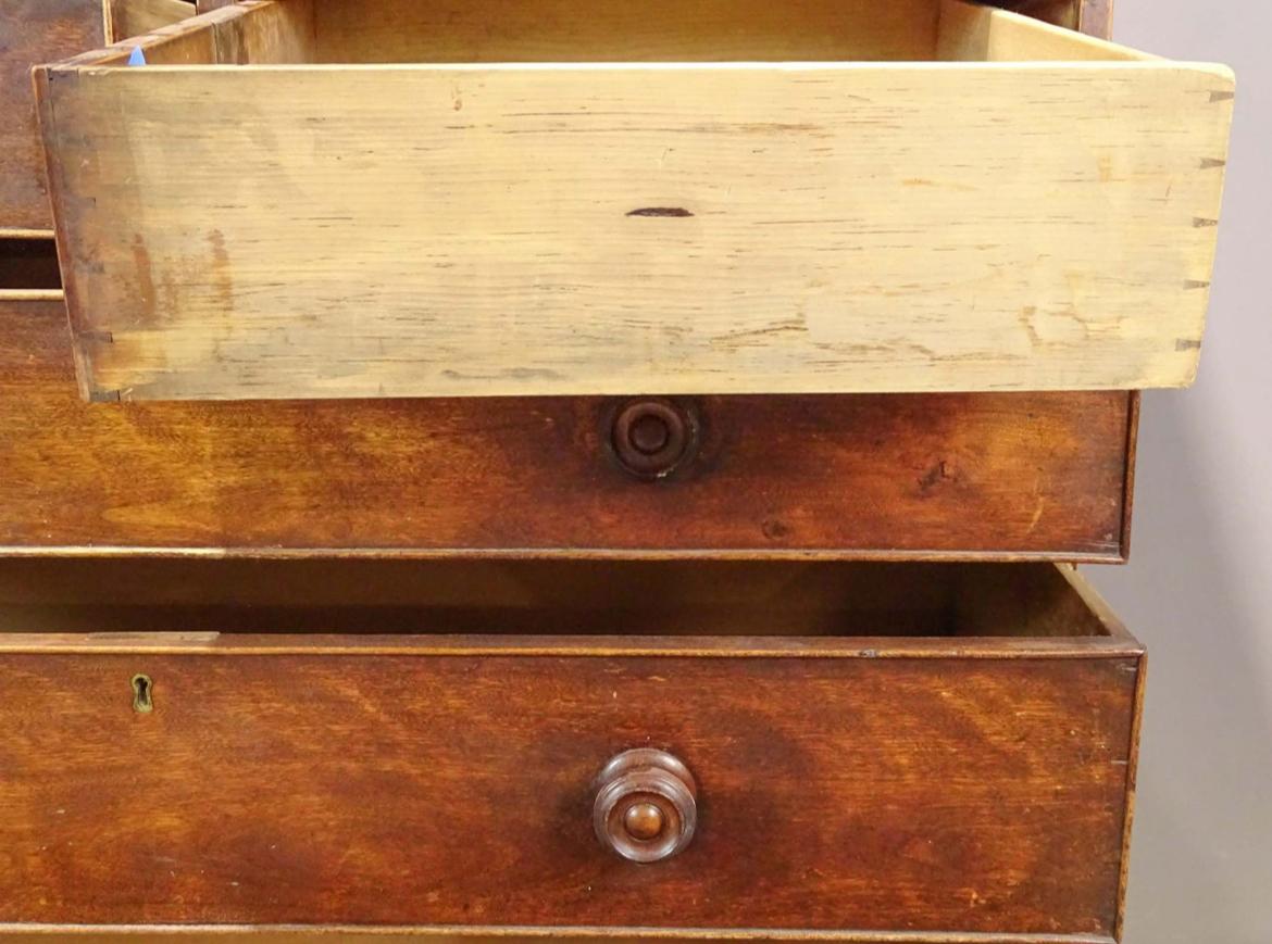 Presse à linge anglaise en acajou Circa 1840 en vente 1