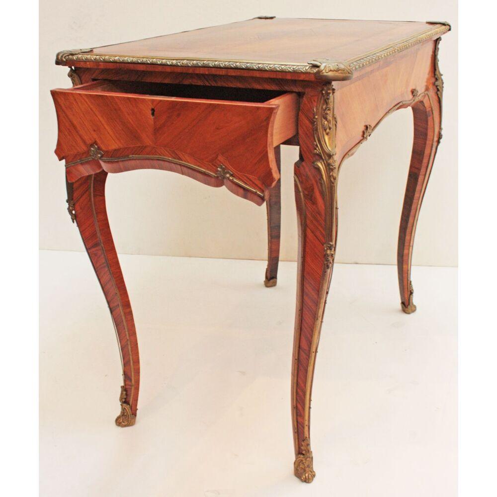 Englischer Tisch im Louis-XV-Stil von Town & Emanuel, London (Gegossen) im Angebot