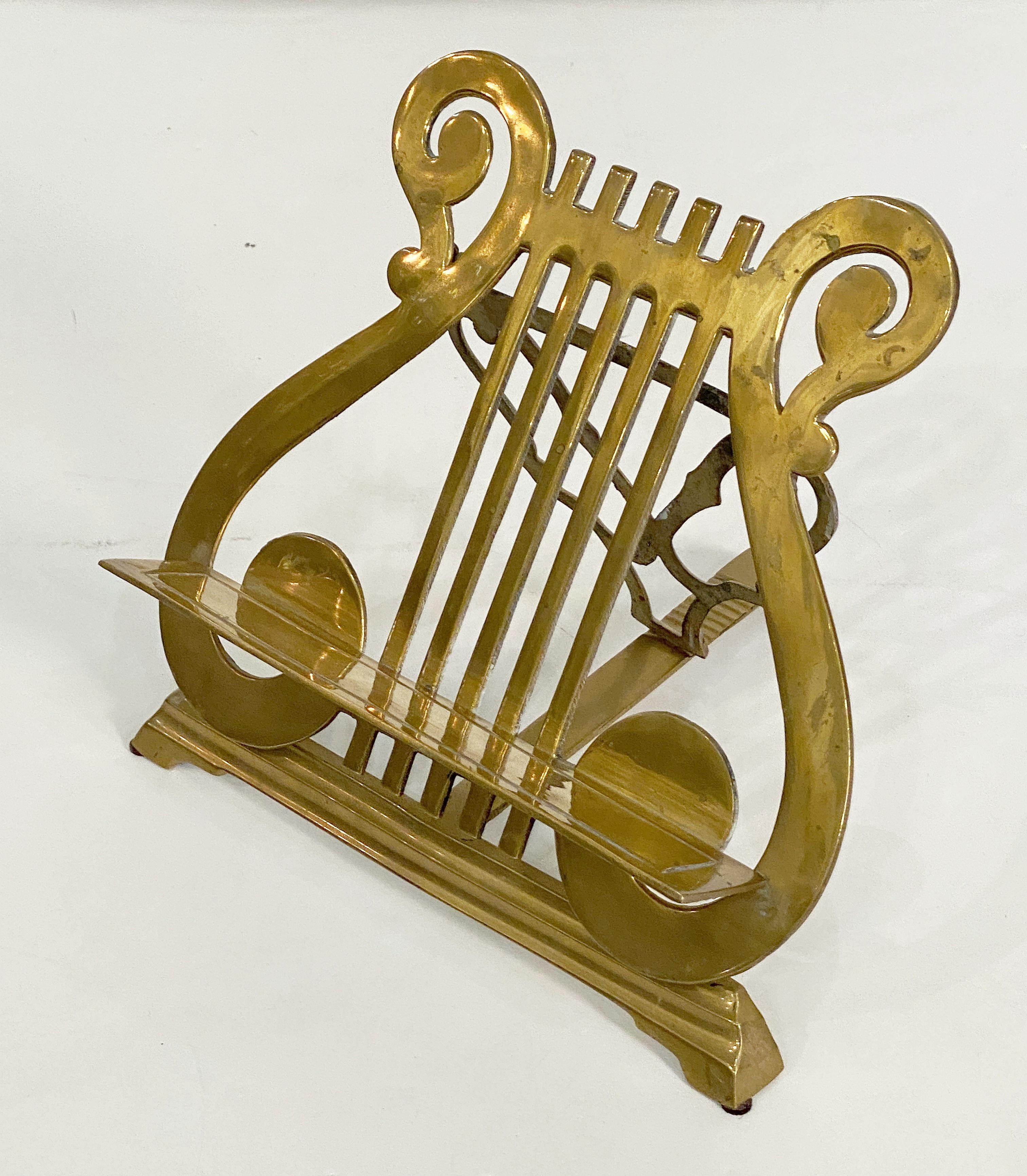 English Lyre-Shaped Book Lectern or Music Stand of Brass For Sale 1
