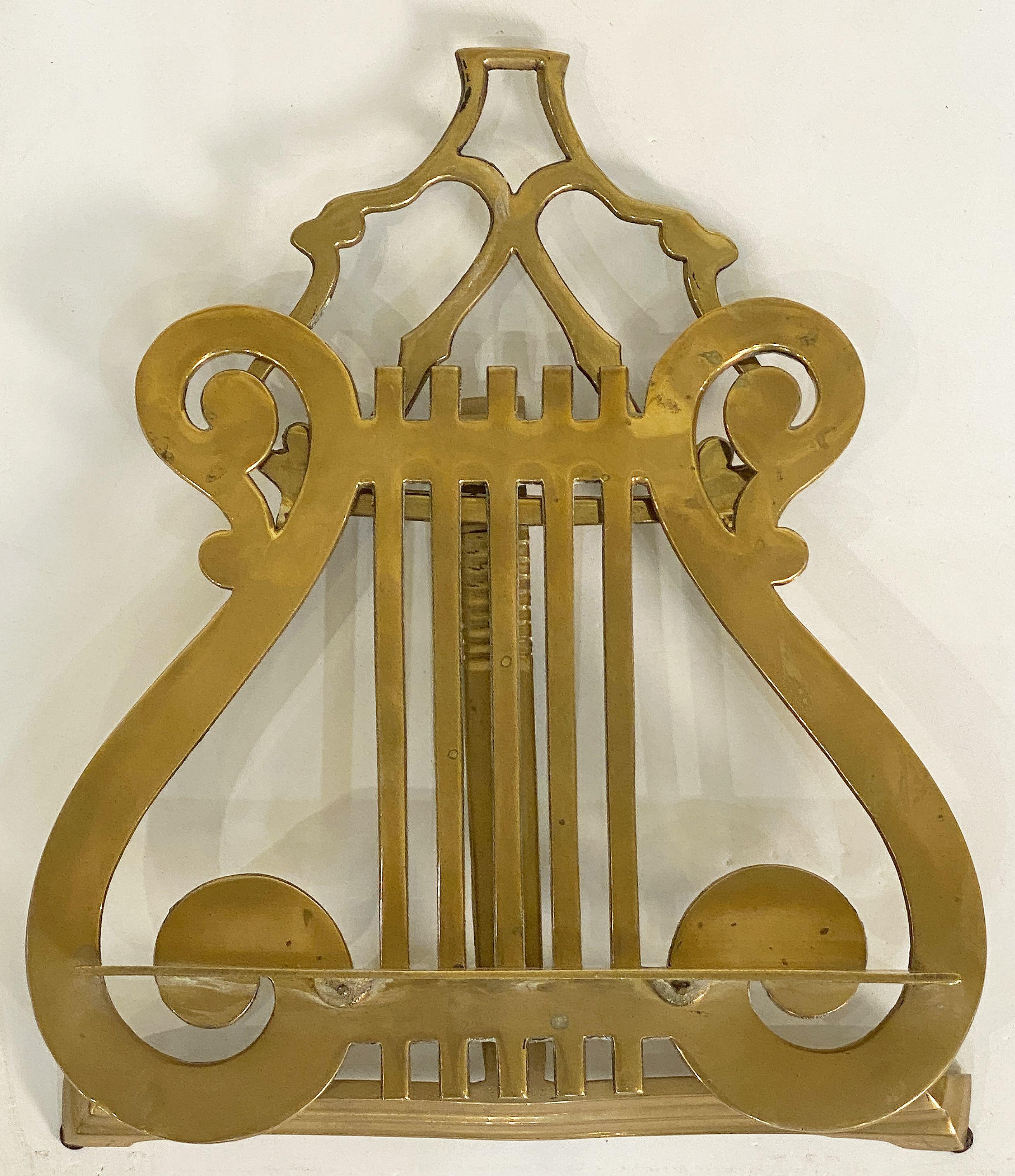 English Lyre-Shaped Book Lectern or Music Stand of Brass For Sale 5