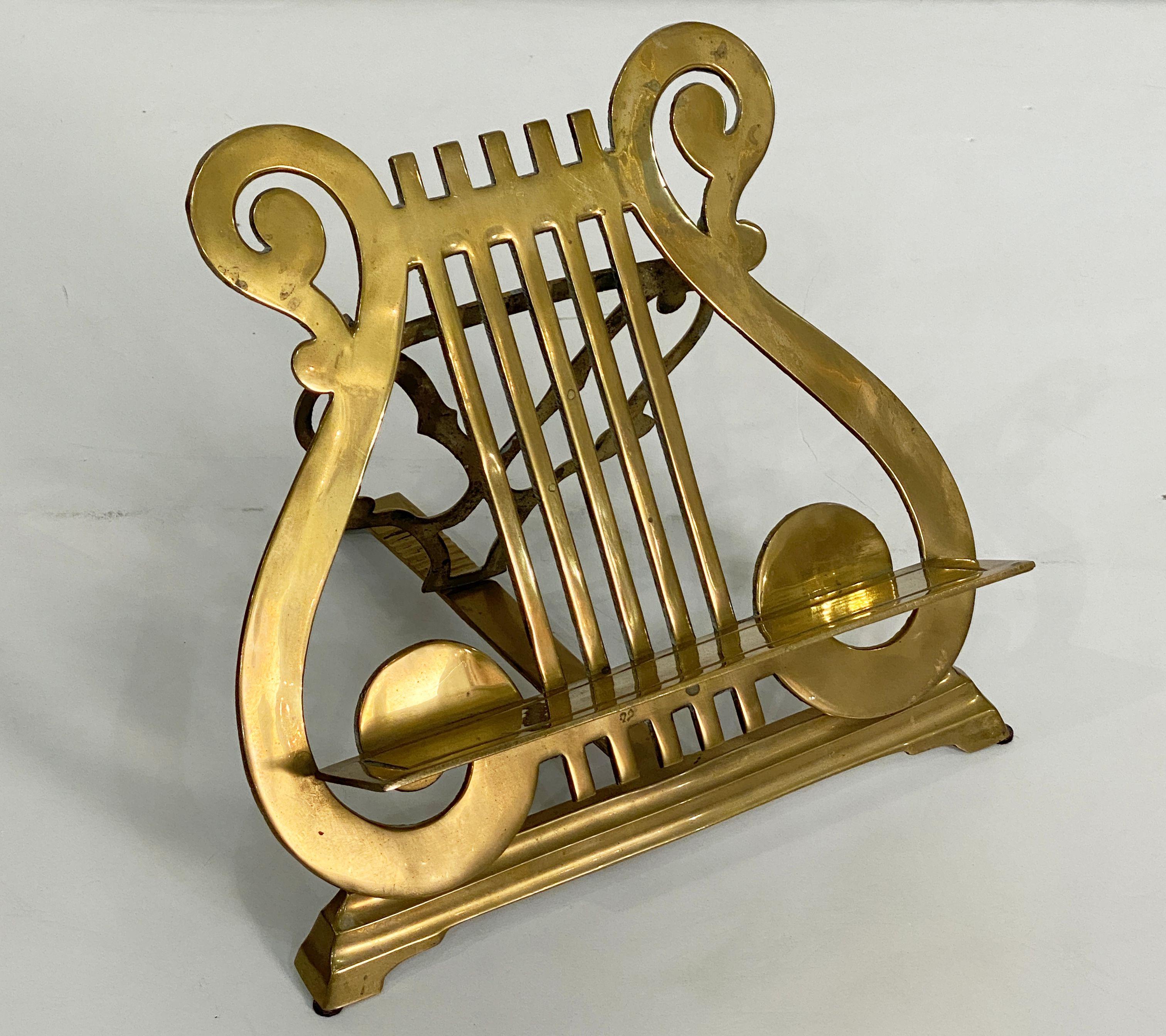 Edwardian English Lyre-Shaped Book Lectern or Music Stand of Brass For Sale