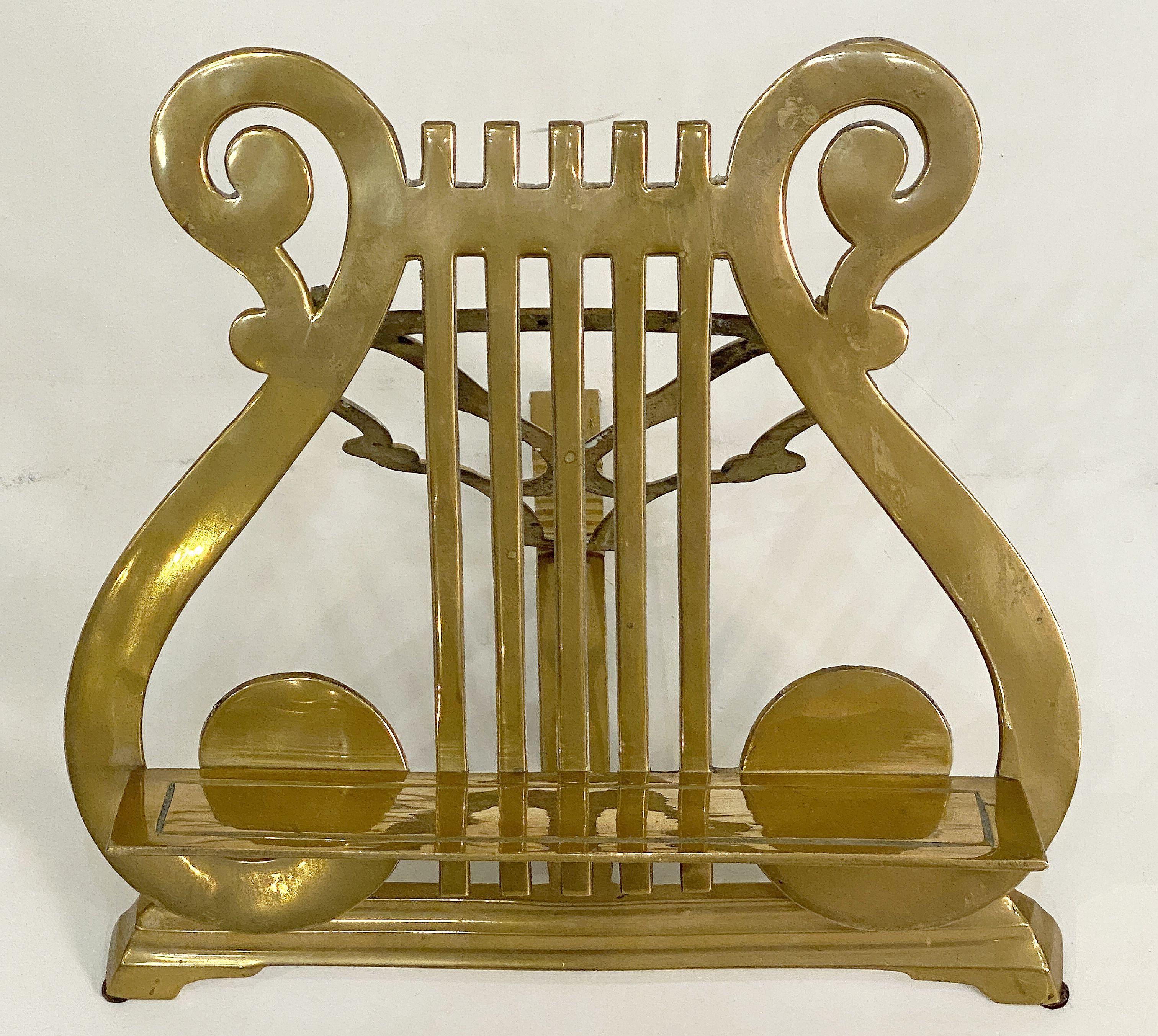 20th Century English Lyre-Shaped Book Lectern or Music Stand of Brass For Sale