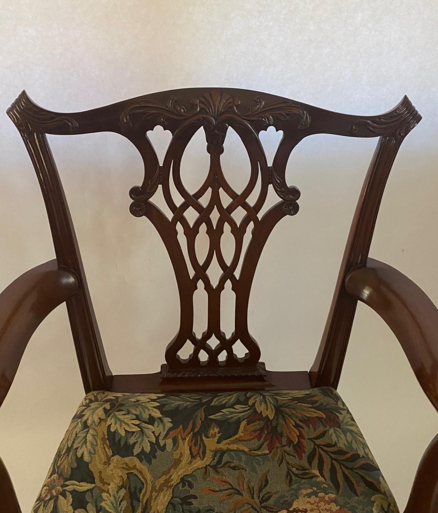 Georgien Fauteuil en acajou sculpté de style géorgien précoce de fabrication anglaise en vente