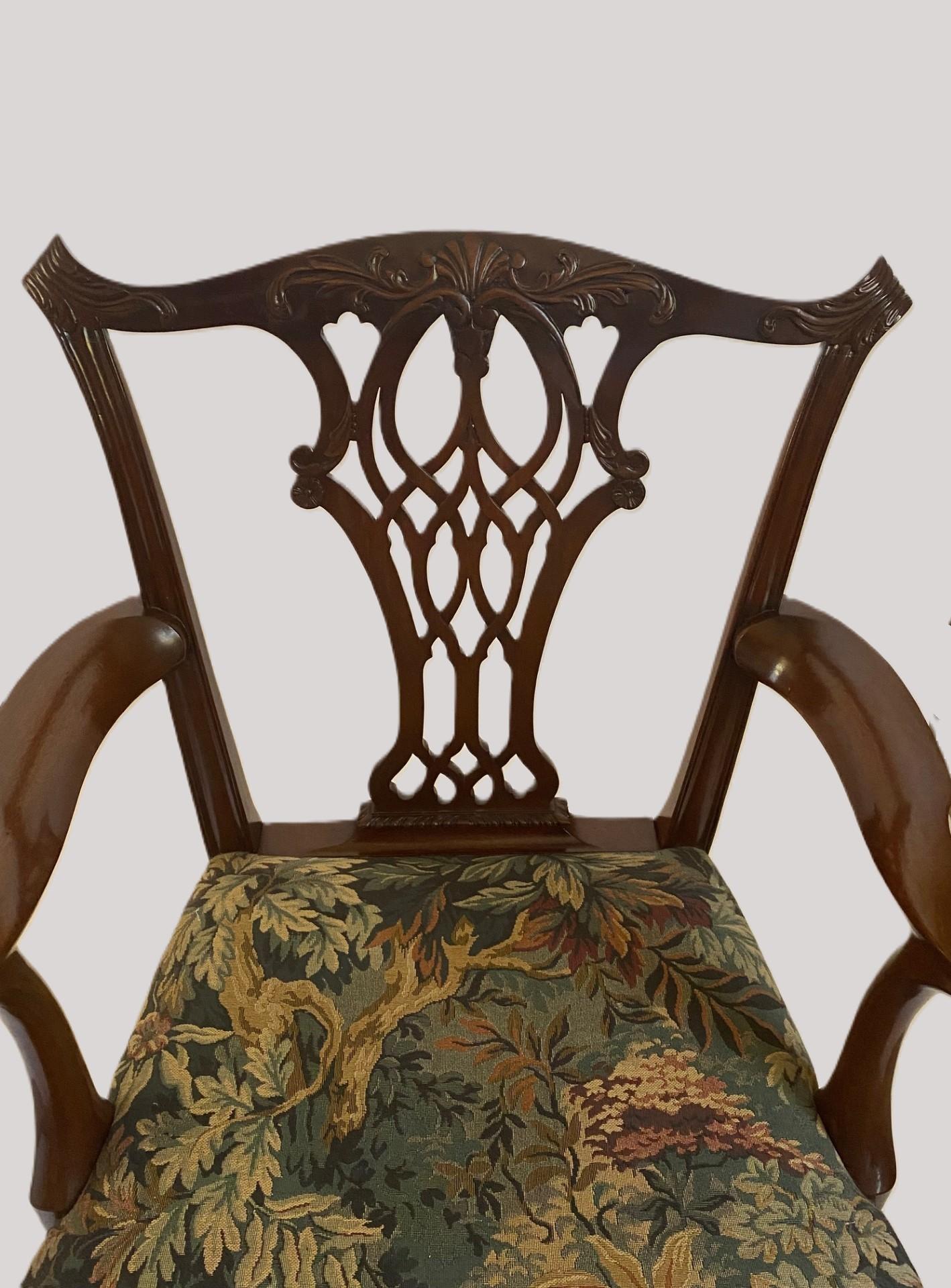 Fauteuil en acajou sculpté de style géorgien précoce de fabrication anglaise Bon état - En vente à North Salem, NY