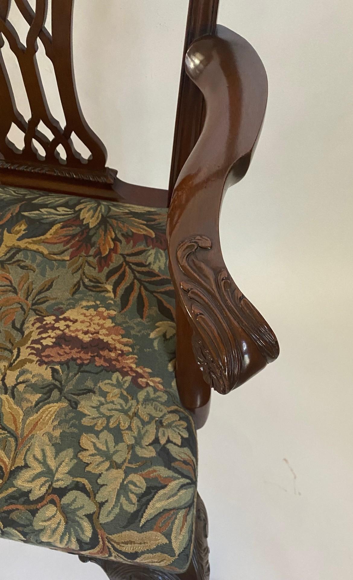 Fin du 20e siècle Fauteuil en acajou sculpté de style géorgien précoce de fabrication anglaise en vente