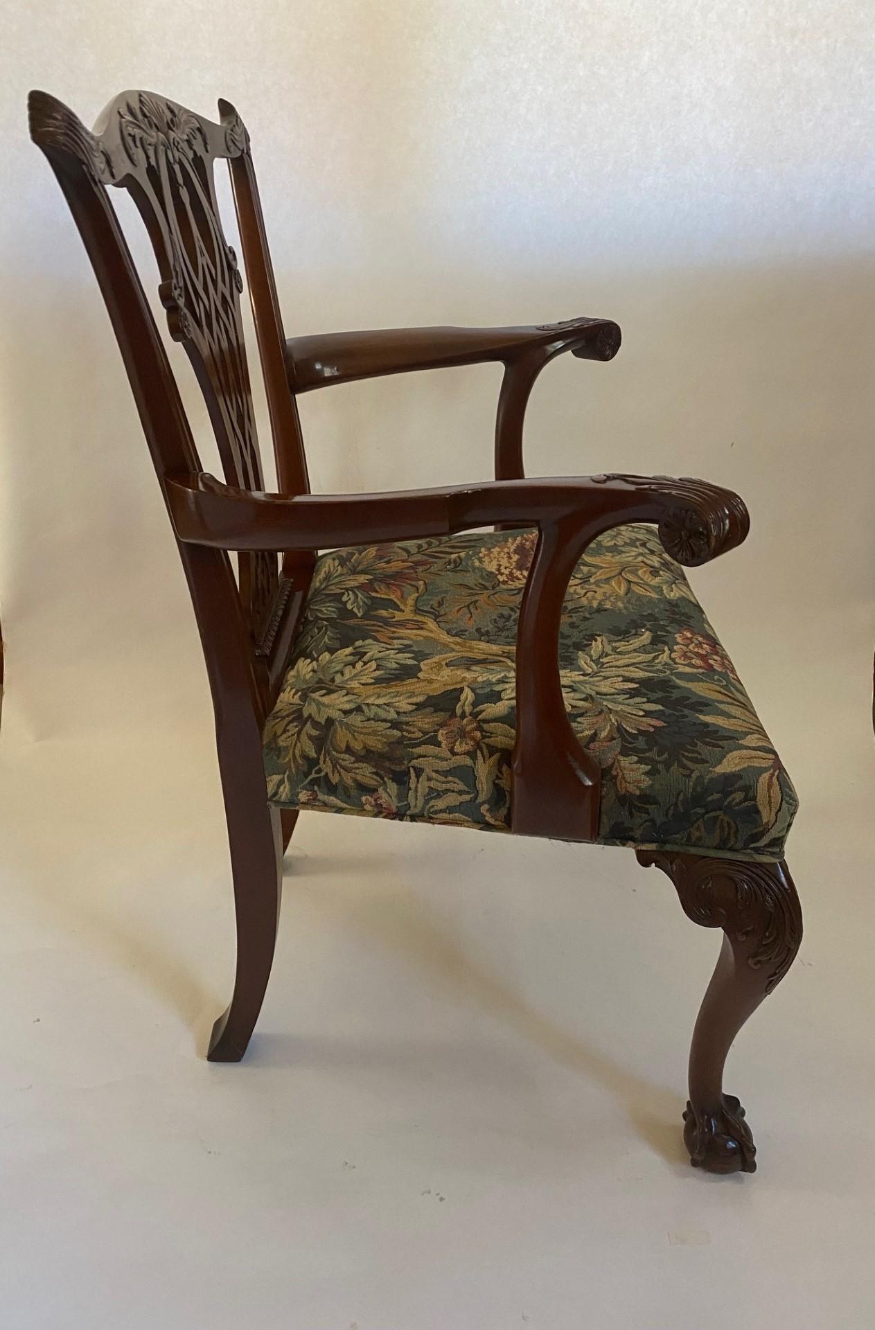 Acajou Fauteuil en acajou sculpté de style géorgien précoce de fabrication anglaise en vente