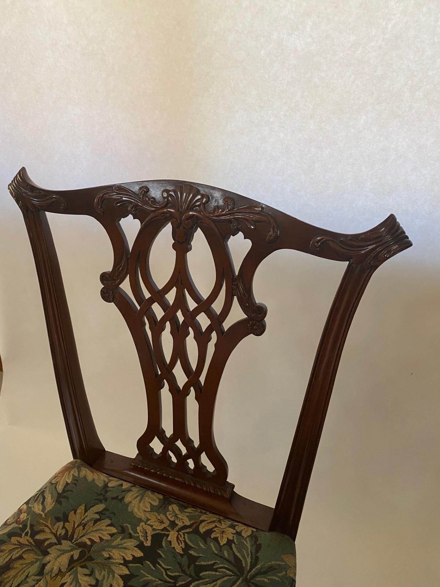 Chaise d'appoint anglaise sculptée à la main, de style géorgien précoce Bon état - En vente à North Salem, NY