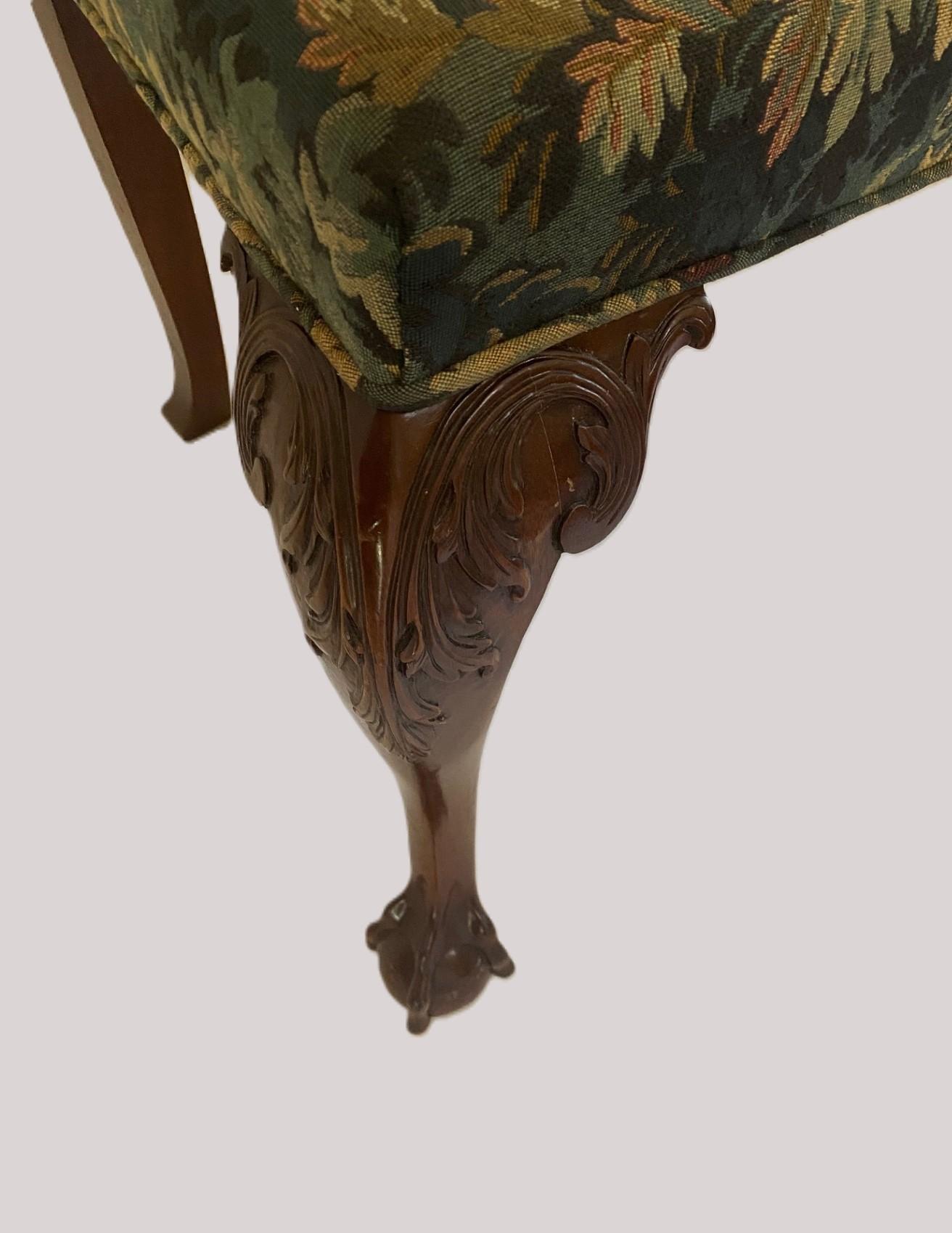 Fin du 20e siècle Chaise d'appoint anglaise sculptée à la main, de style géorgien précoce en vente