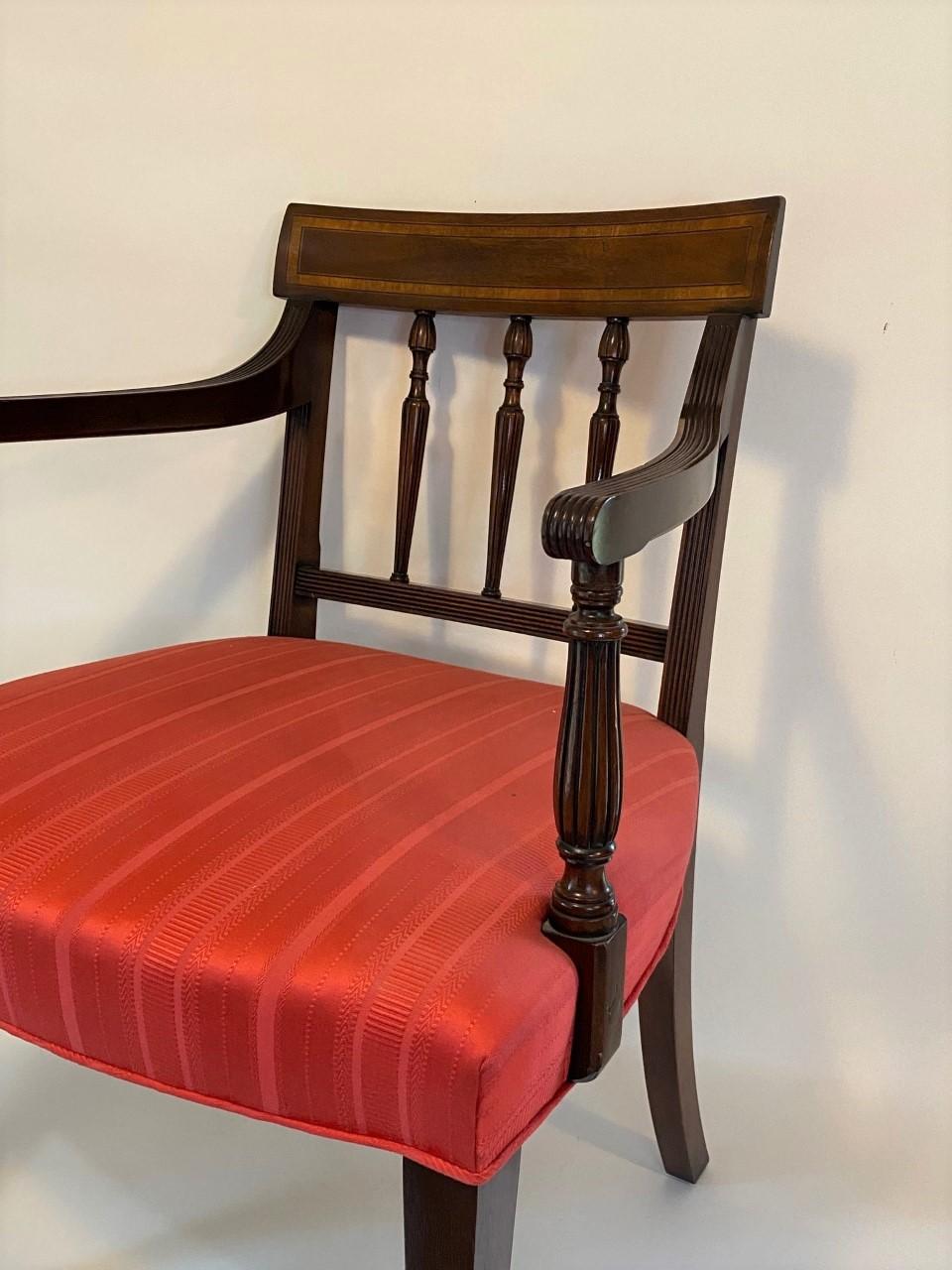 Poltrona in stile Sheraton inglese in mogano con intarsi in legno di raso in vendita 4