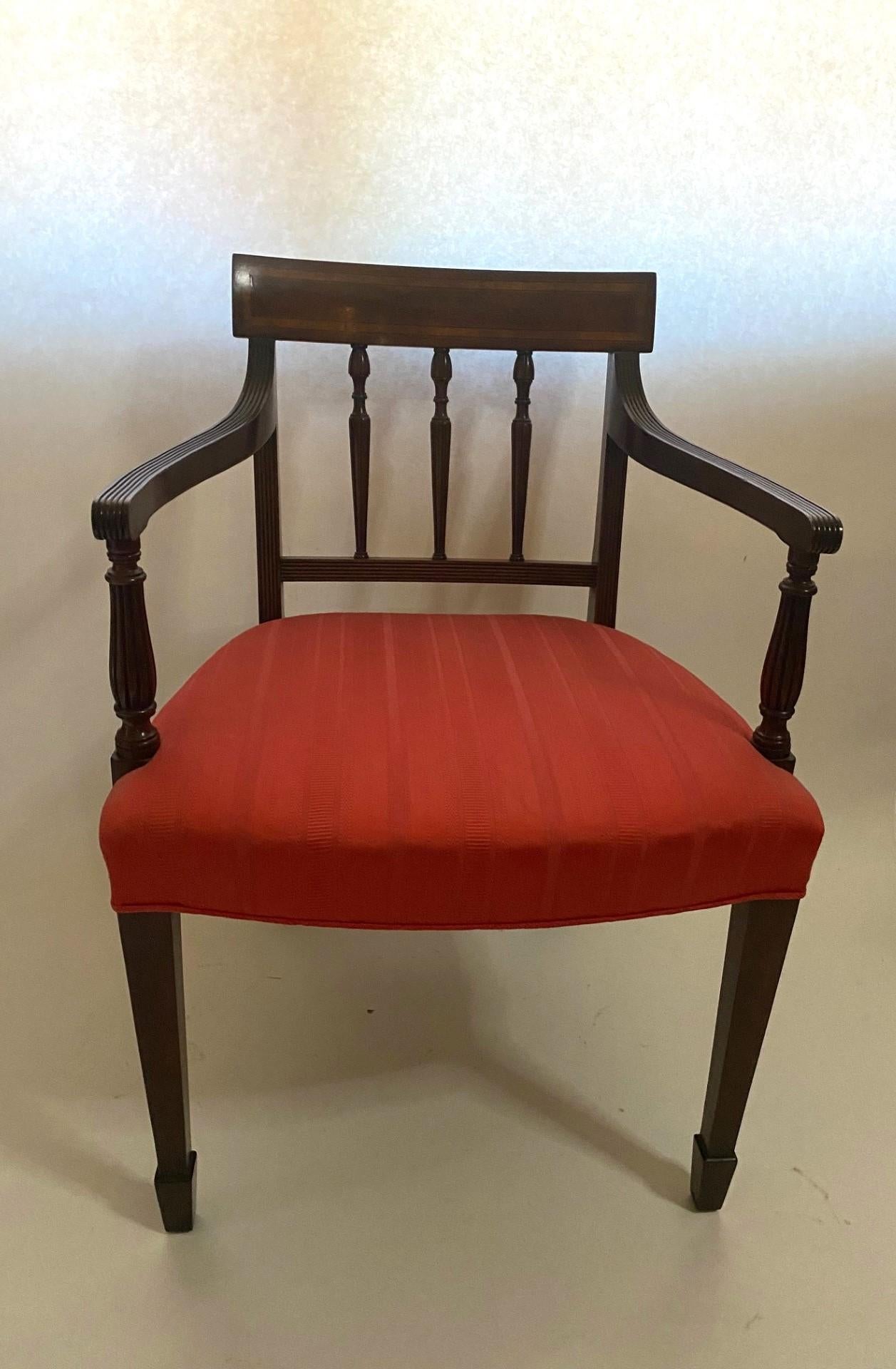 Poltrona in stile Sheraton inglese in mogano con intarsi in legno di raso in vendita 2