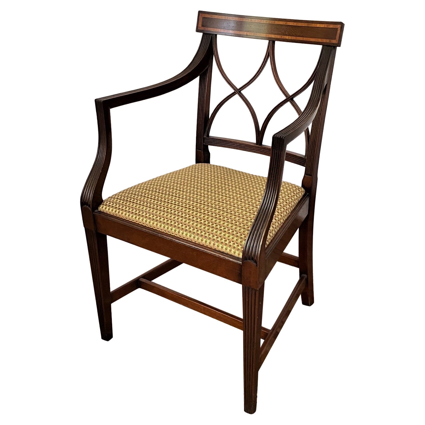 Sillón de caoba estilo Sheraton de fabricación inglesa con inaly de madera de tulipán. En stock en venta