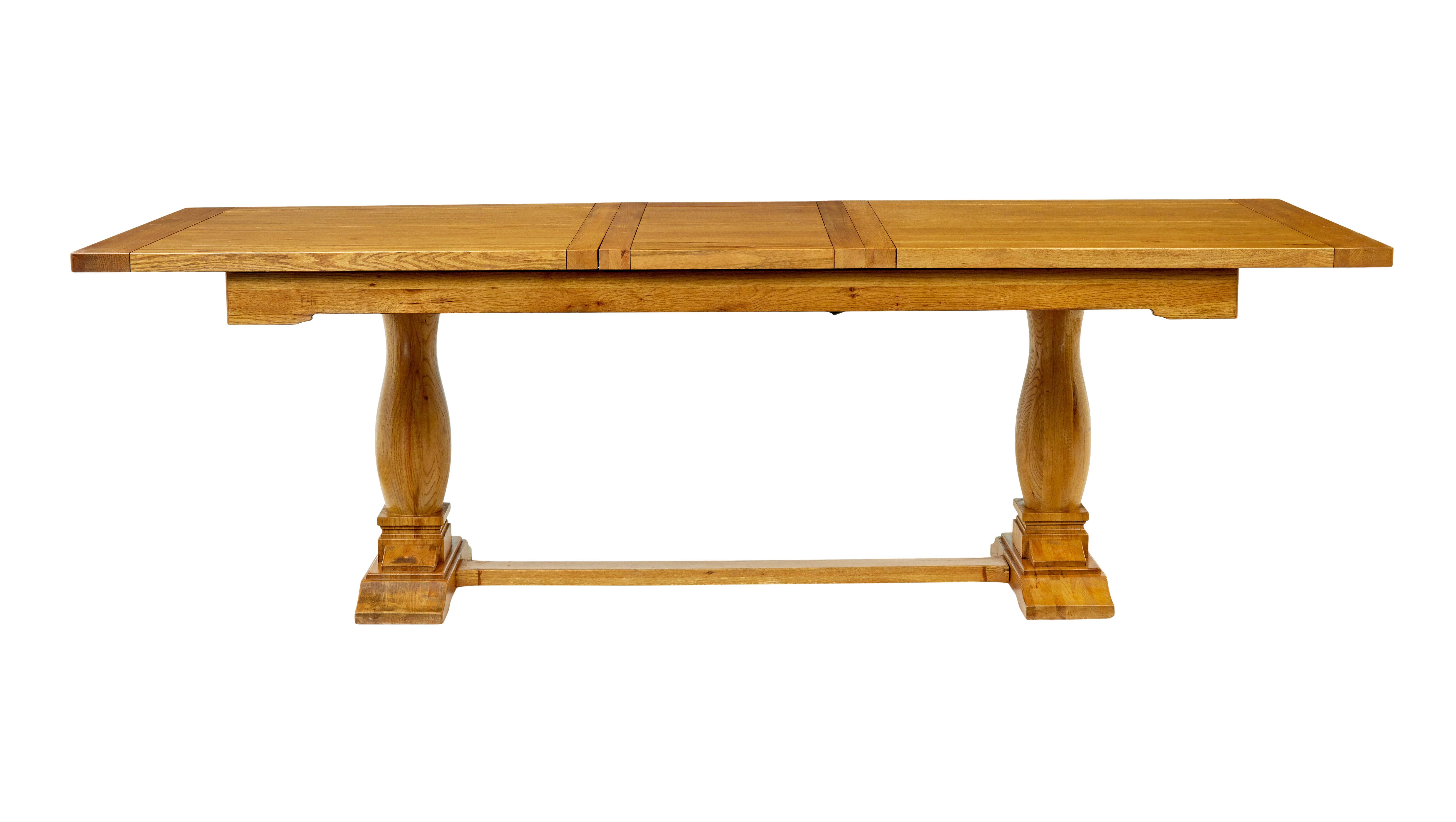 English made solid oak extending dining table In Good Condition For Sale In Debenham, Suffolk