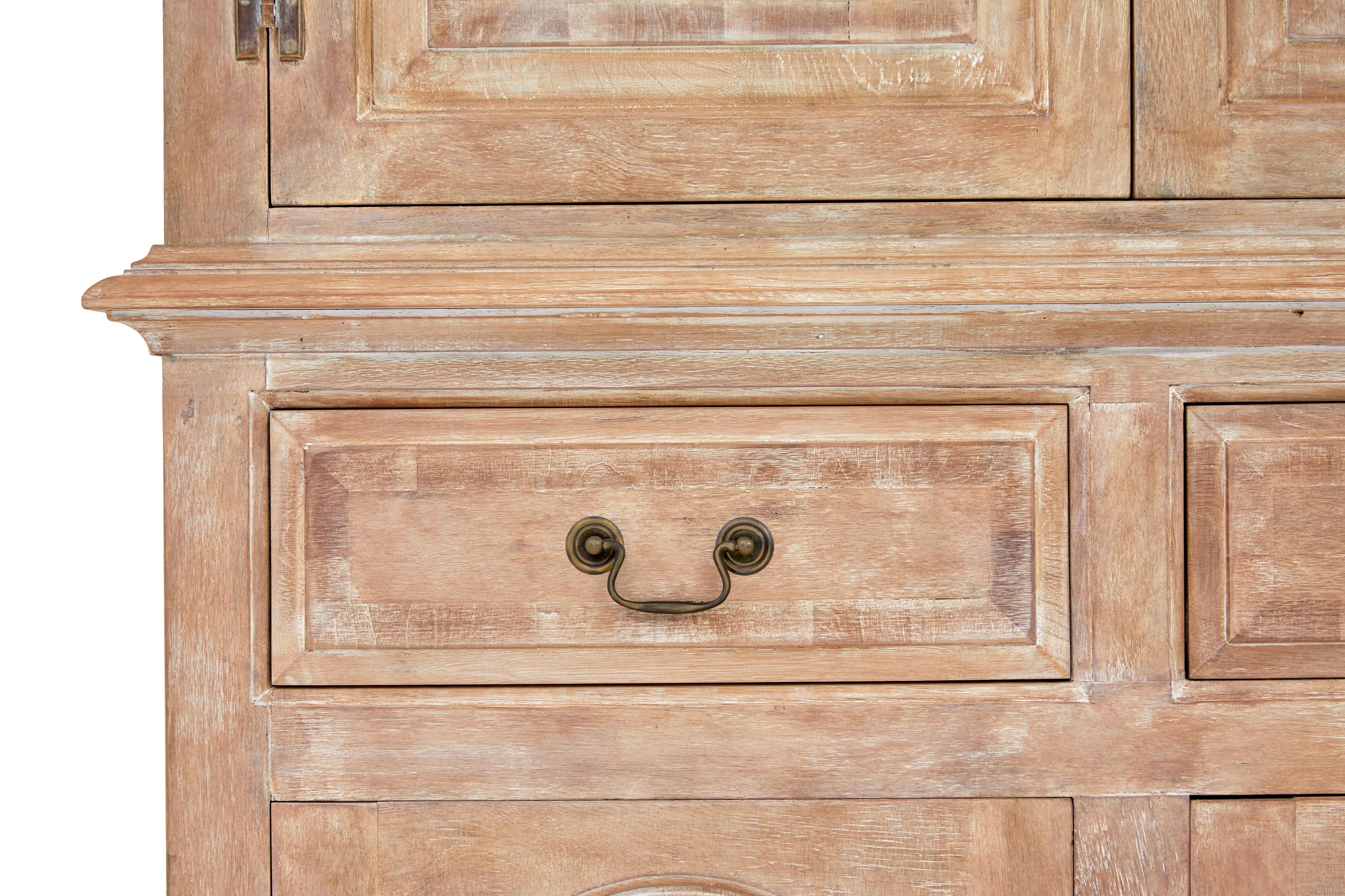 Englischer Haushälterinnenschrank aus massiver Eiche im Angebot 2