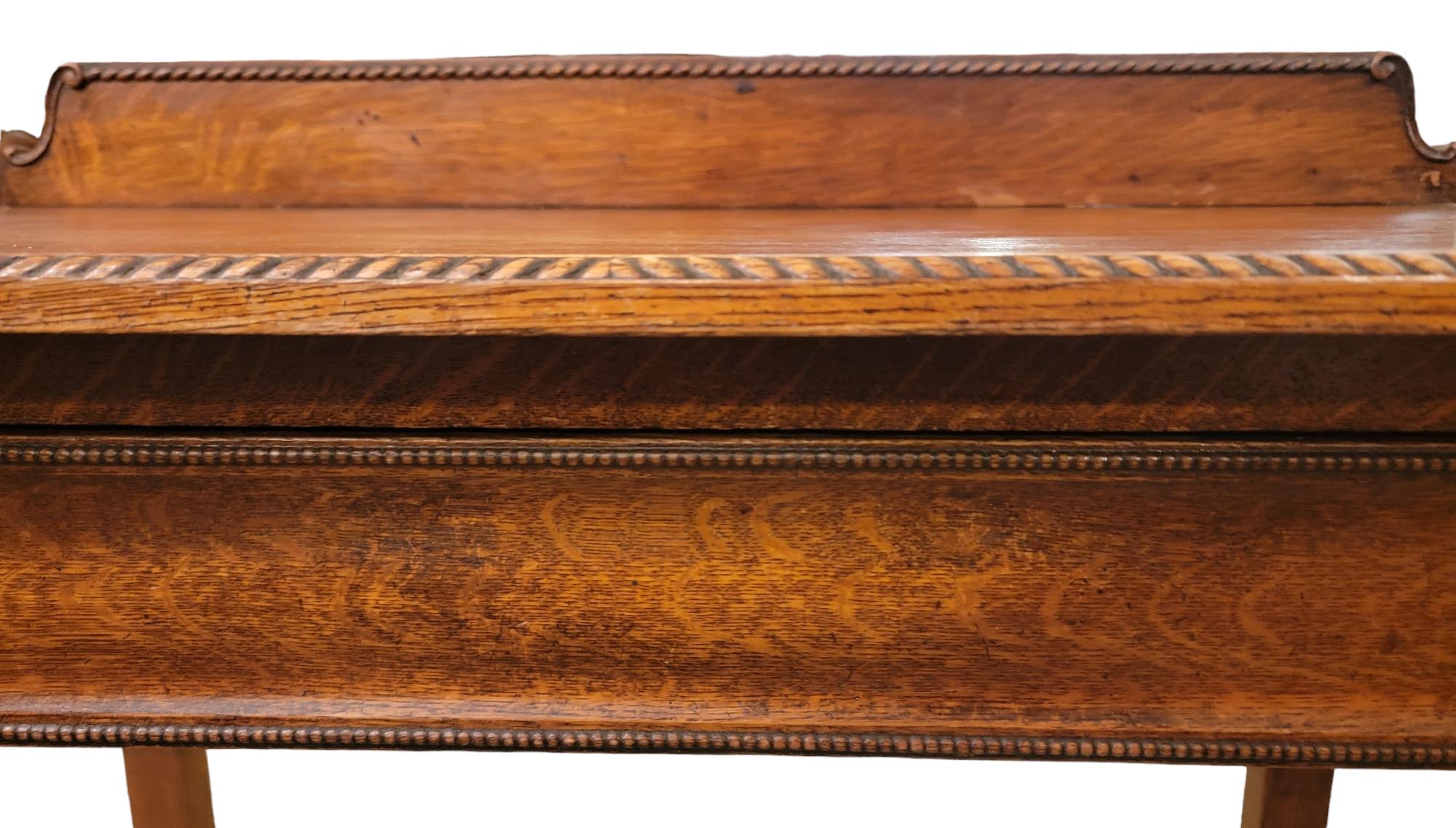 Englischer Mahagoni-Holz-Beistelltisch/ Niedriger Konsolentisch (20. Jahrhundert) im Angebot