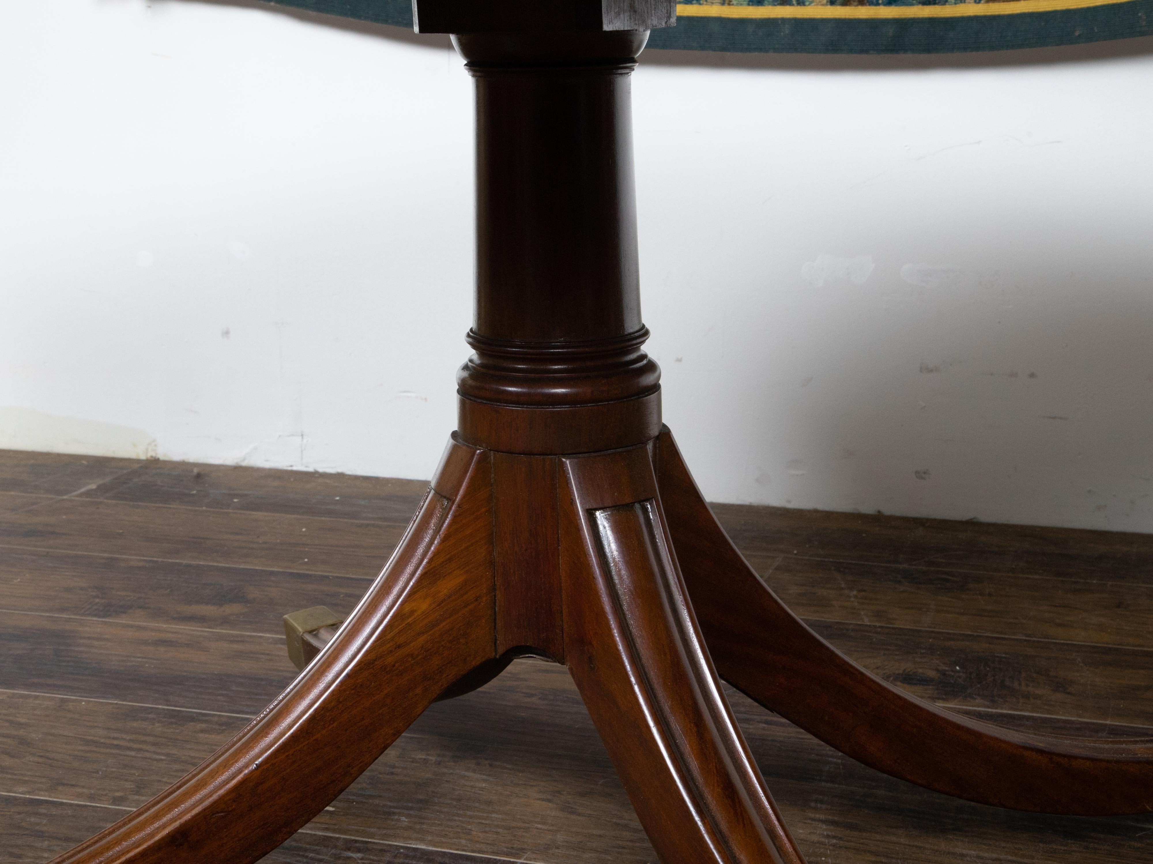 English Mahogany 1840s Oval Top Pedestal Table with Quadripod Base and Casters For Sale 5