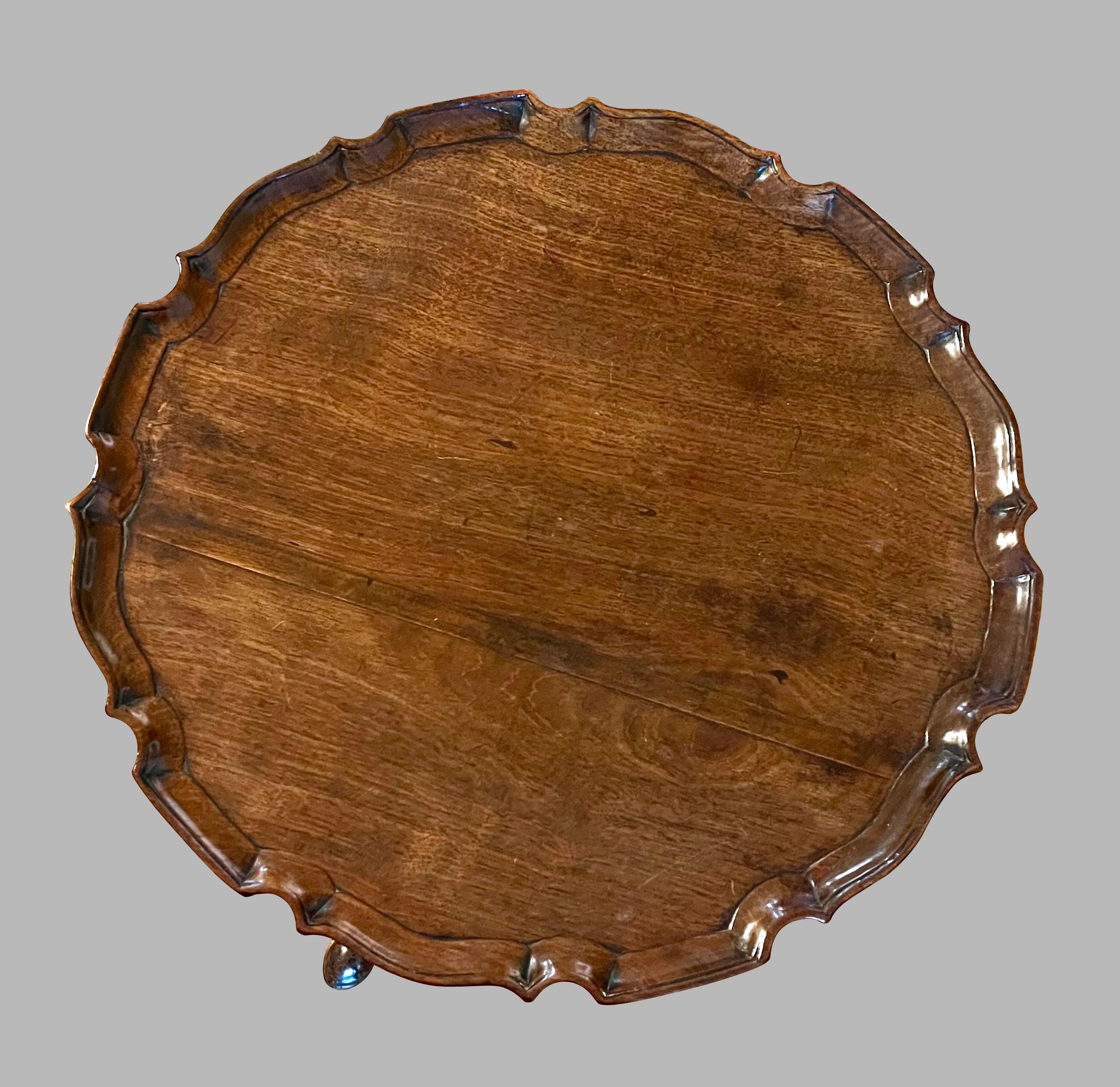 English Mahogany 18th Century Chippendale Pie Crust Table of Small Size For Sale 4
