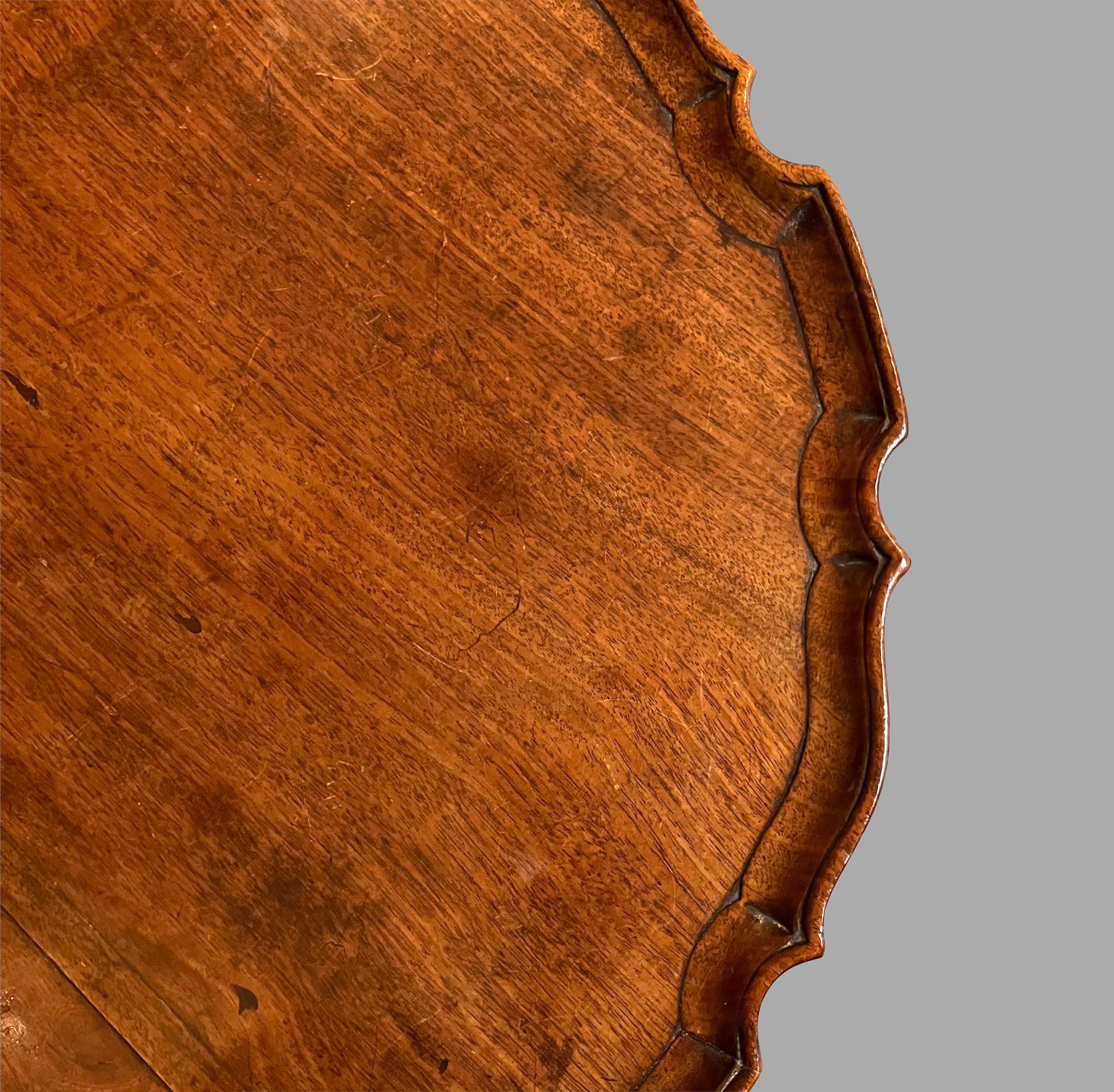 English Mahogany 18th Century Chippendale Pie Crust Table of Small Size For Sale 6