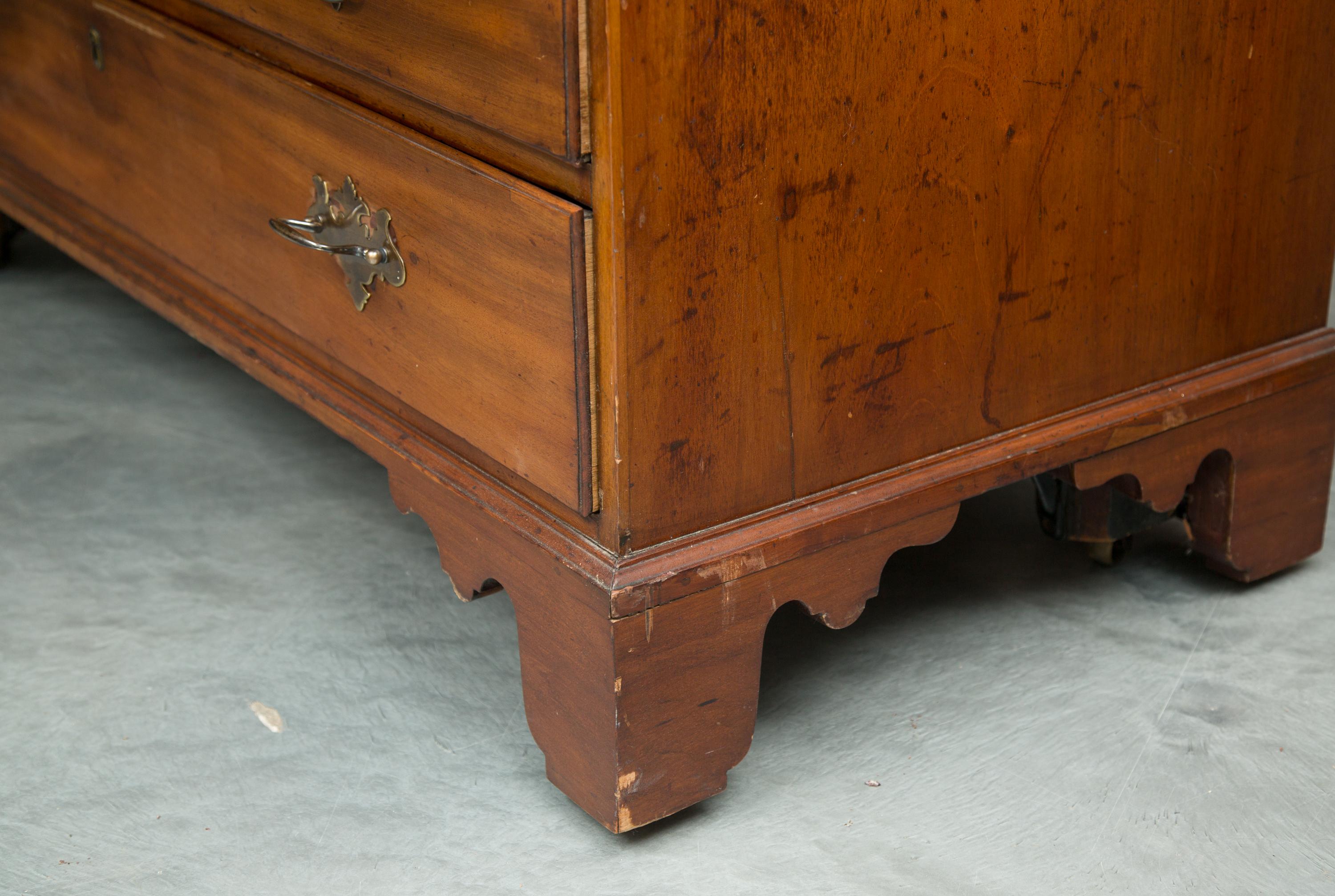 English Mahogany 18th Century Slant Top Desk For Sale 3