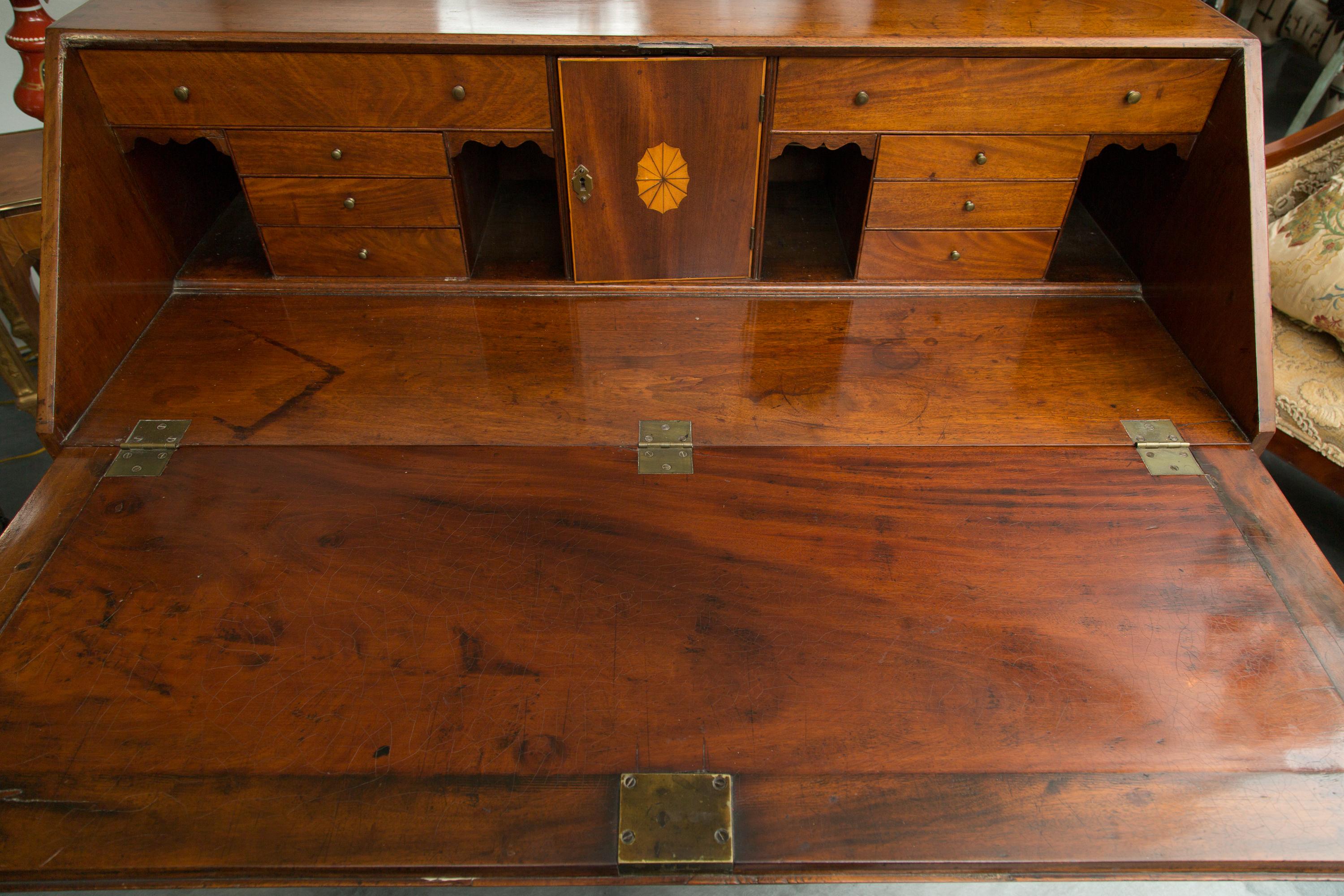 English Mahogany 18th Century Slant Top Desk For Sale 4